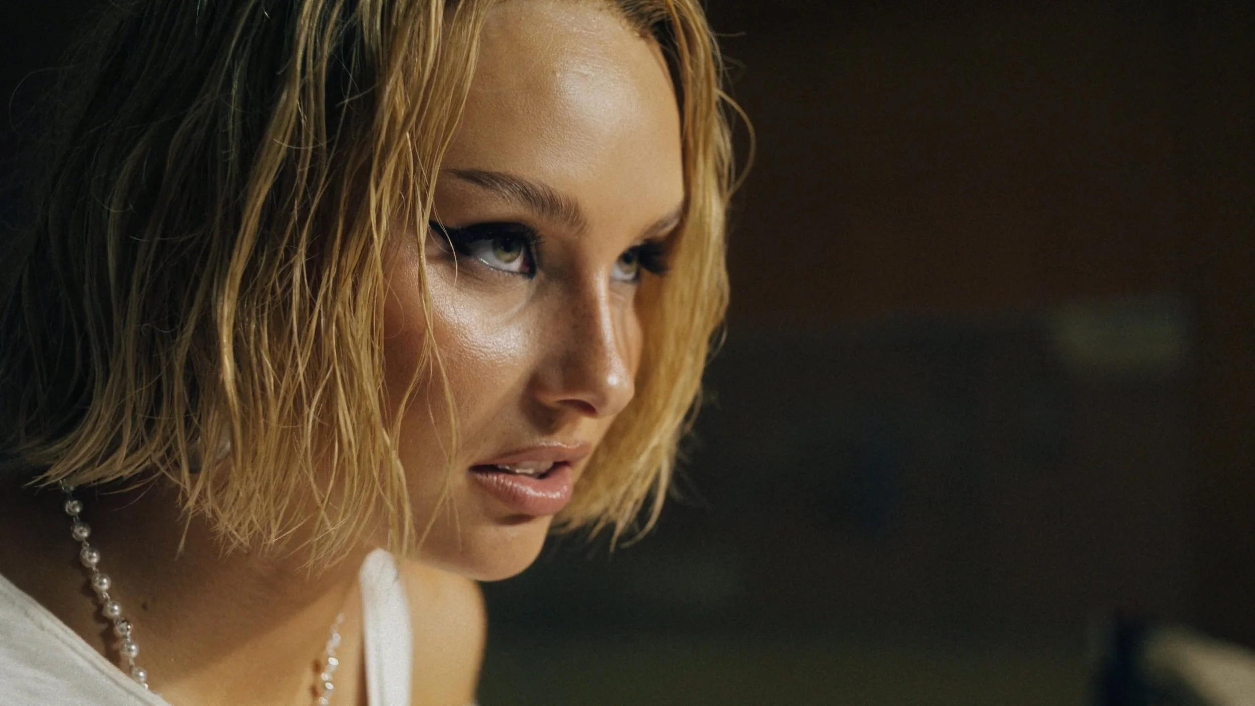  
MINTTU - MAAILMA ON MUN
 
music video
 
 
    Teaser
 