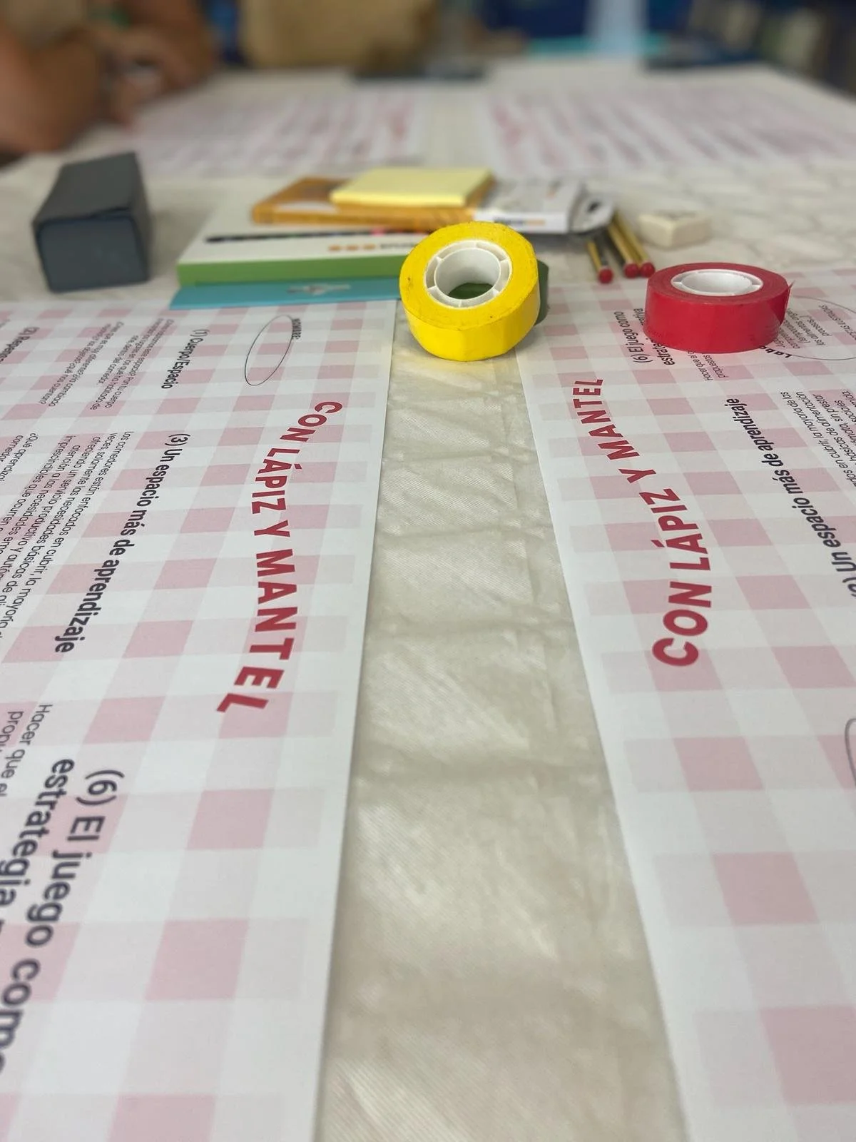 taller-con-lapiz-y-mantel_@maider_sorasu