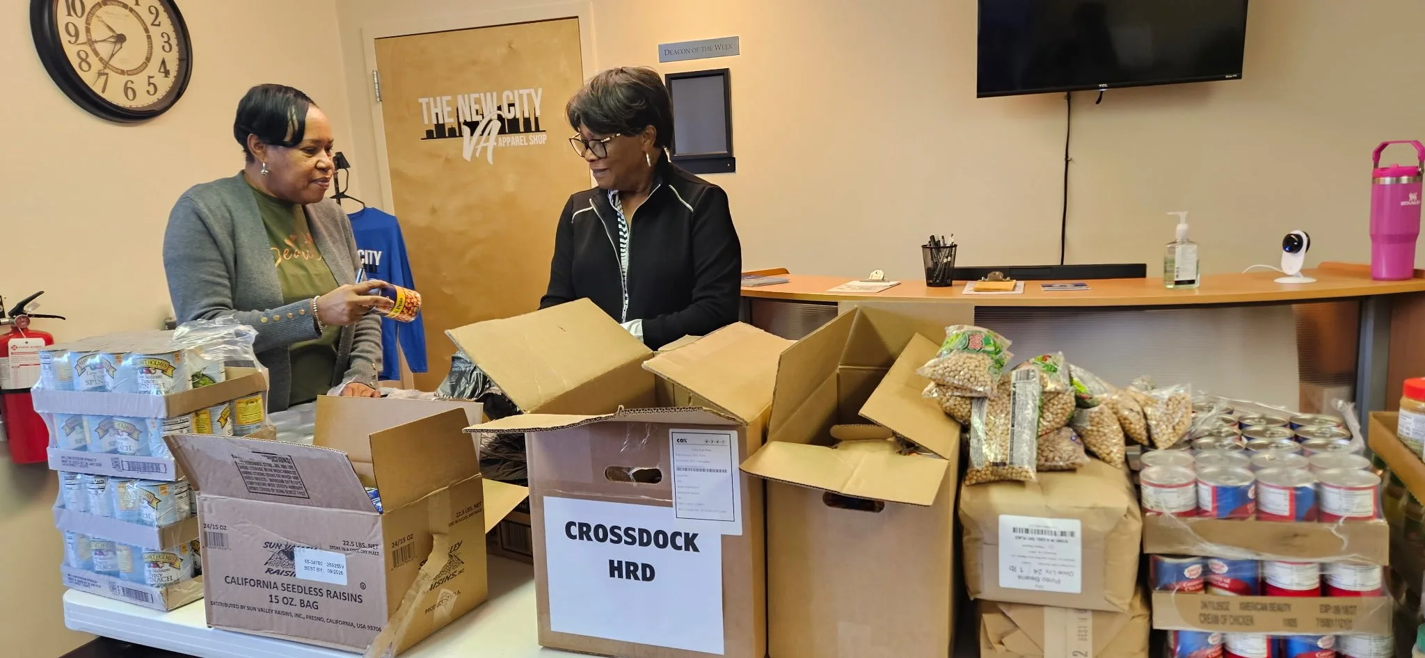 Food pantry distribution volunteer service