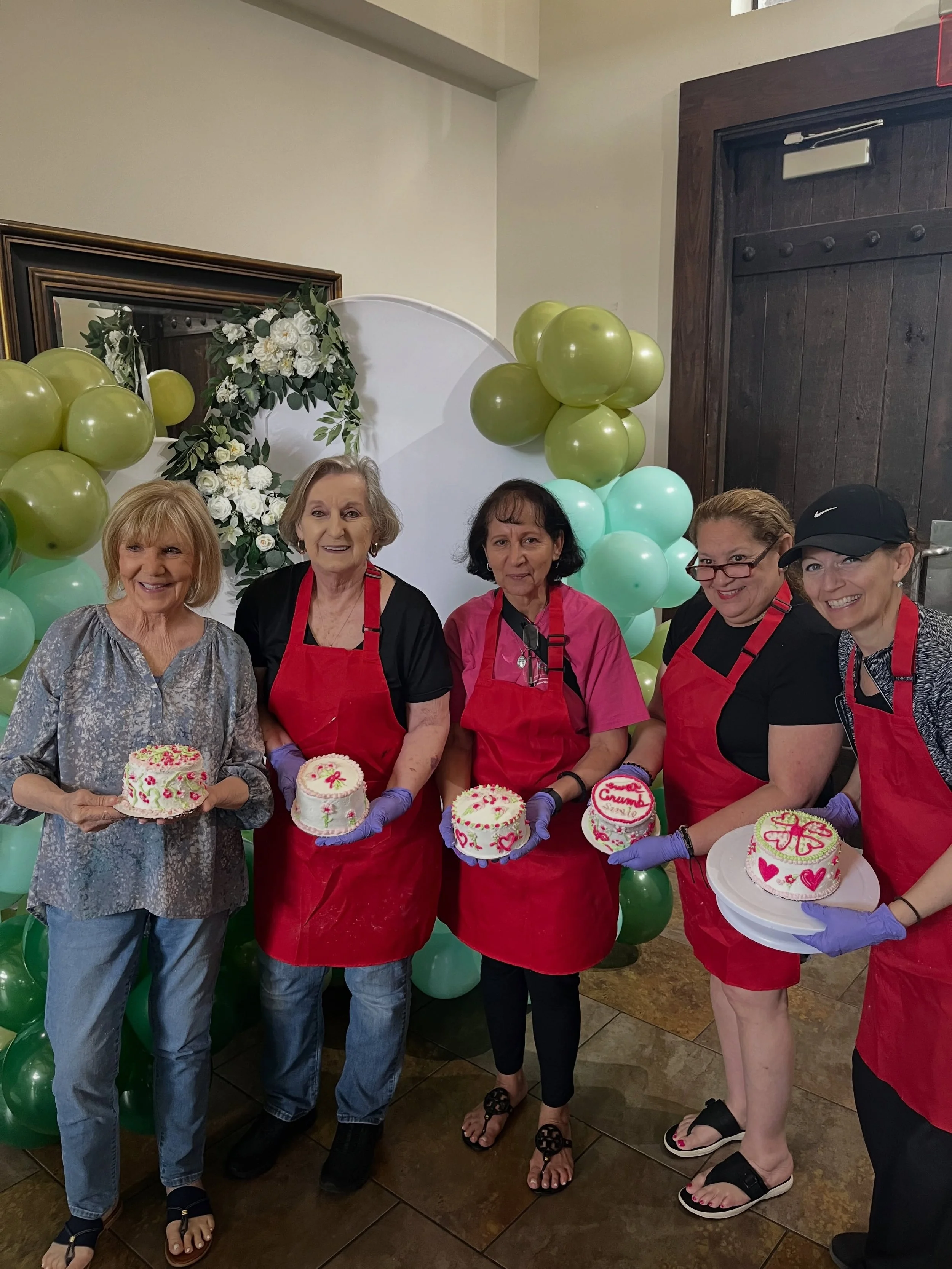 Such a fun Saturday at the Summerwood HOA community 💕🎂 We had the best time teaching everyone how to decorate their own cakes, getting creative with buttercream, and making sweet memories together!  Want us to bring a cake decorating experience to 