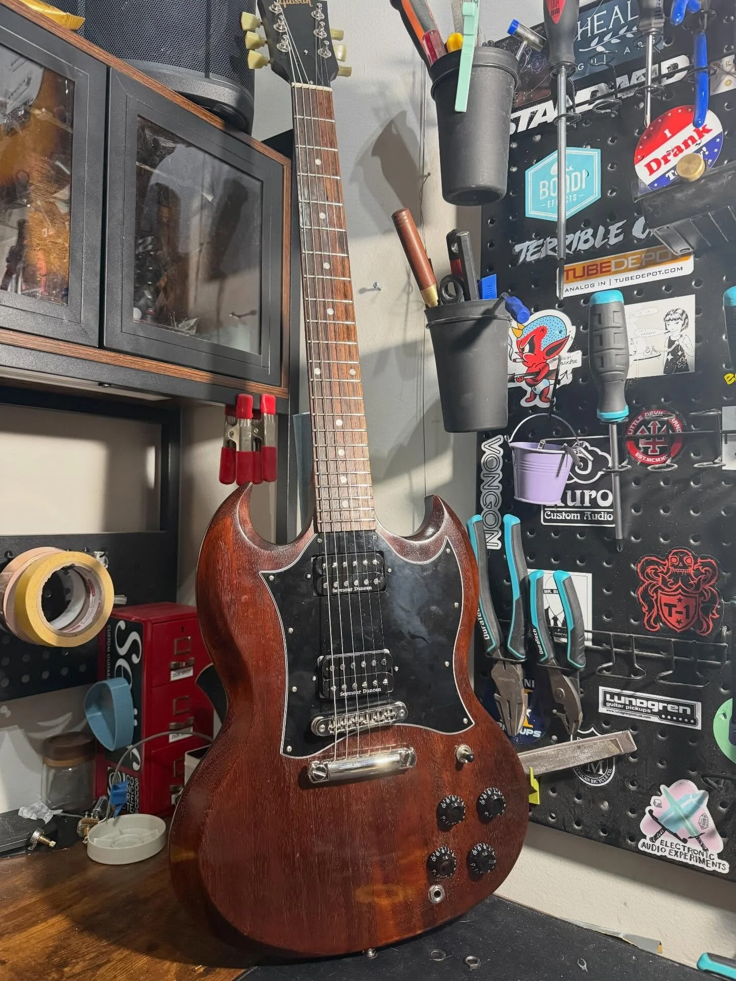 I&rsquo;d like to do this to all SGs, ESPECIALLY if you&rsquo;re getting new pickups like this one did. Swipe for gut pics.