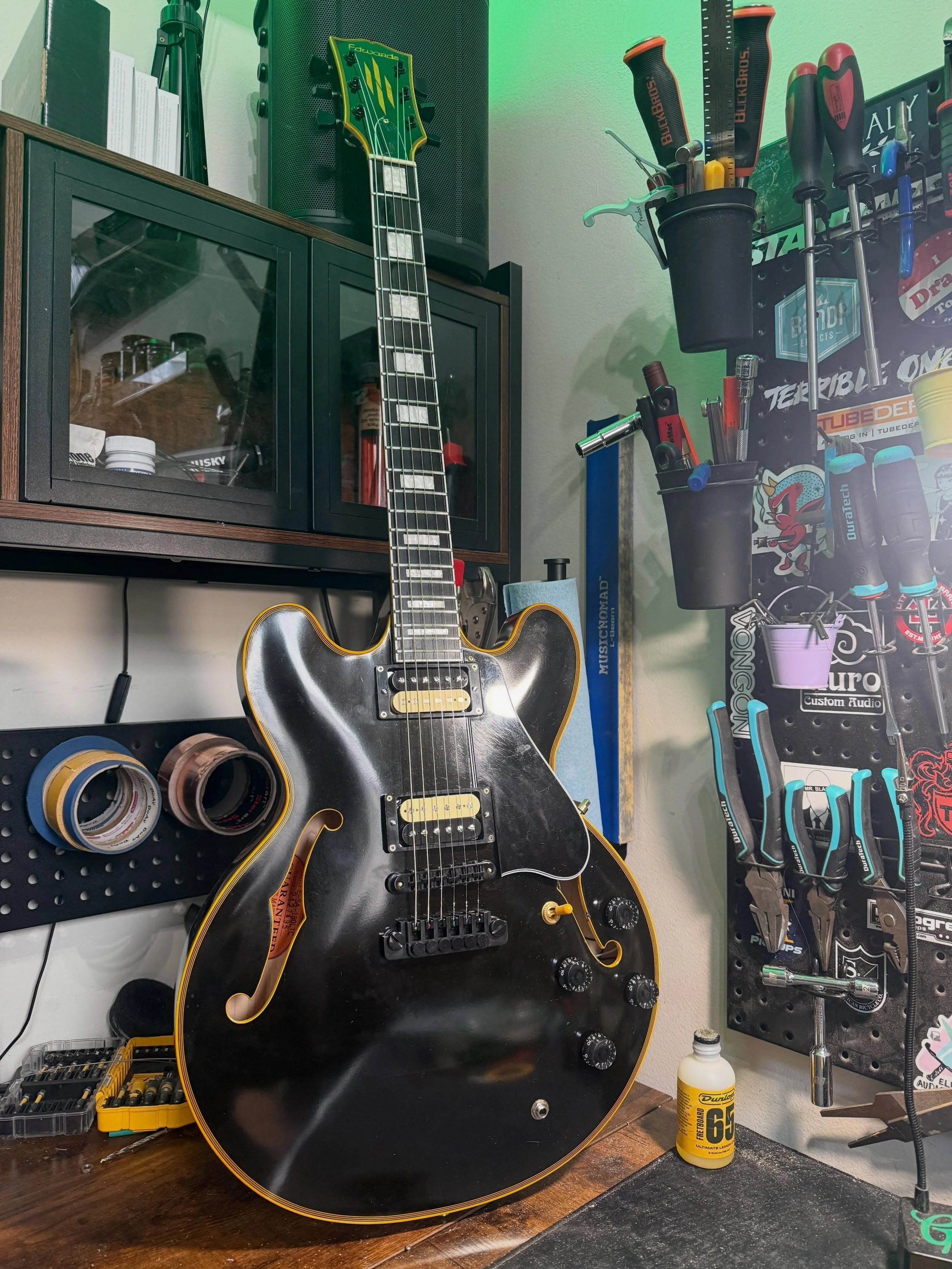 Cool guitar for a pal of mine. I&rsquo;d say this rivals a Gibson&hellip; 🤷🏼&zwj;♂️