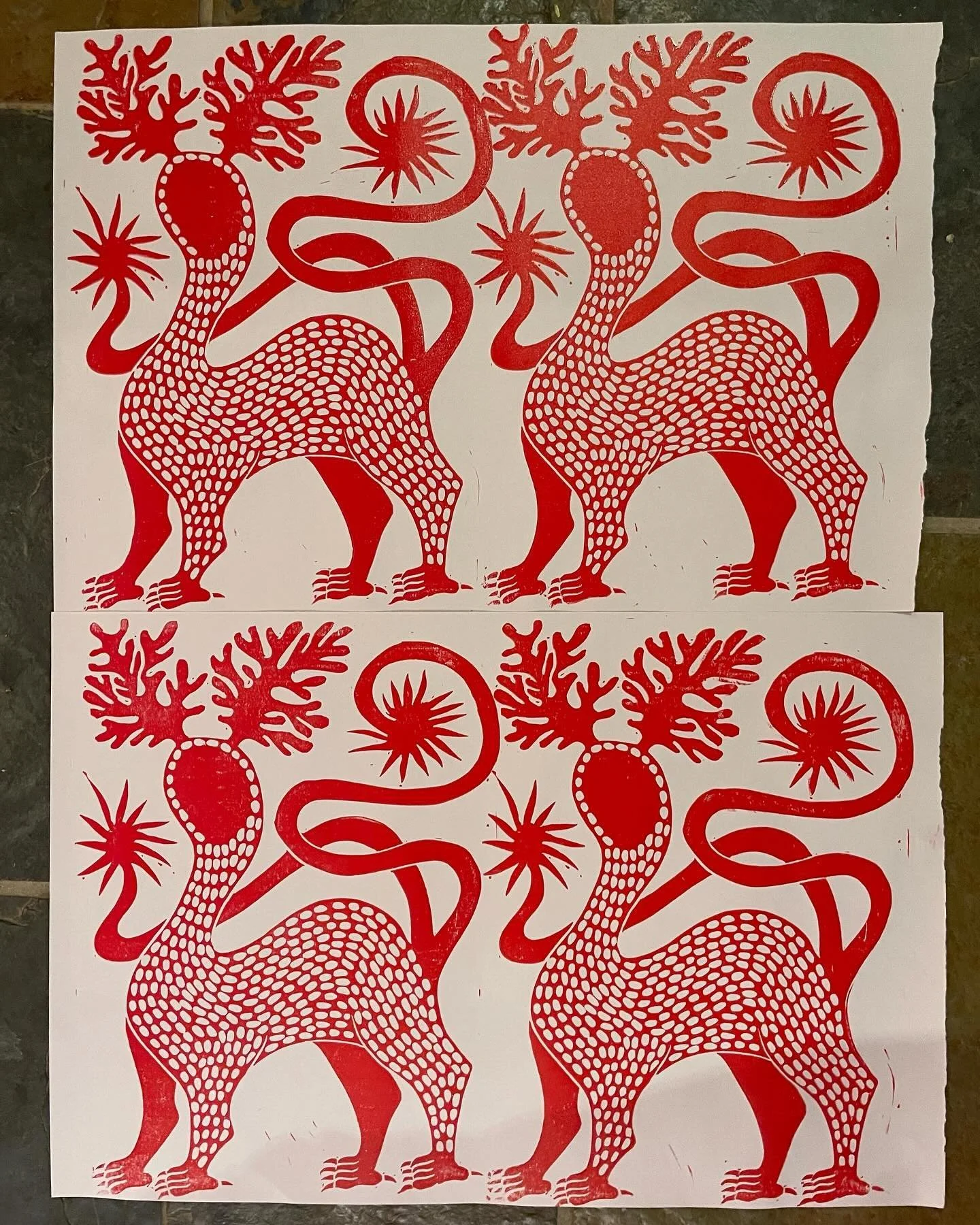 Happy holidays everyone! Spent a nice couple hours talking to my sister and making this faceless friend 🔴 hope you are all having a good and peaceful holiday season ❤️❤️❤️