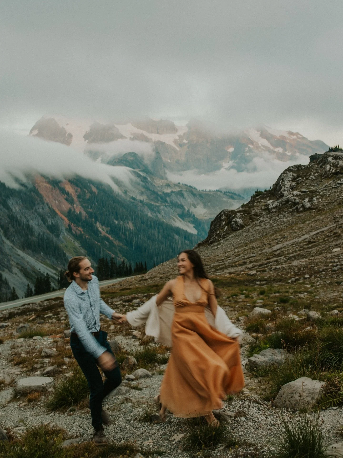 Sarah + Connor&rsquo;s adventurous day in the north cascades✨⛰️ The Cascades showed off, and so did these two. Would you believe Sarah hiked the whole way back in heels?! Absolutely legendary.