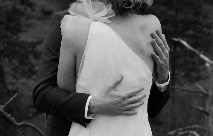 Black and White crops from this spring wedding in the Washington Cascades 💛🏔️