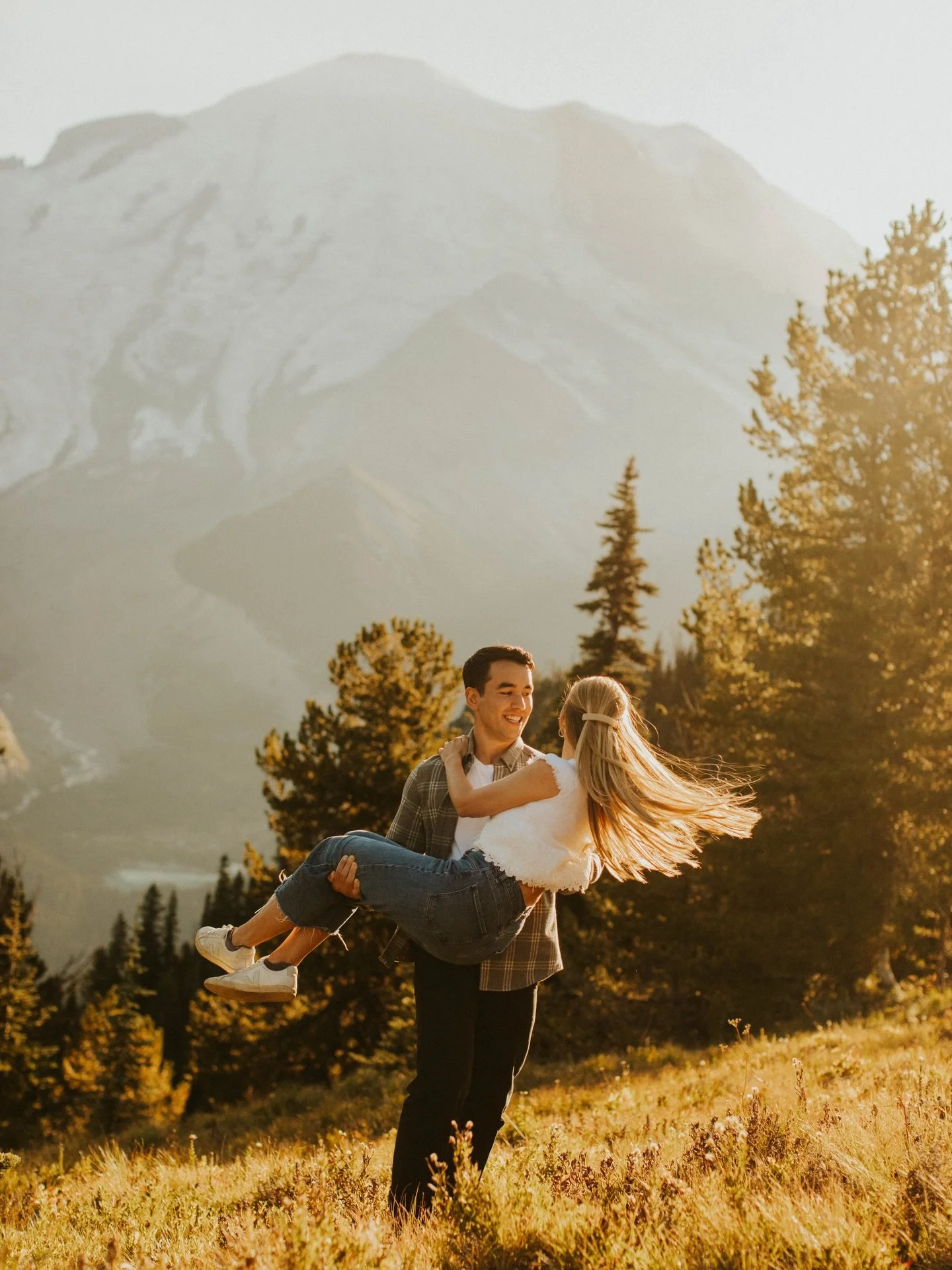 Cascade Mountain adventure season is loading&hellip; and Mount Rainier never disappoints ☀️🏔️