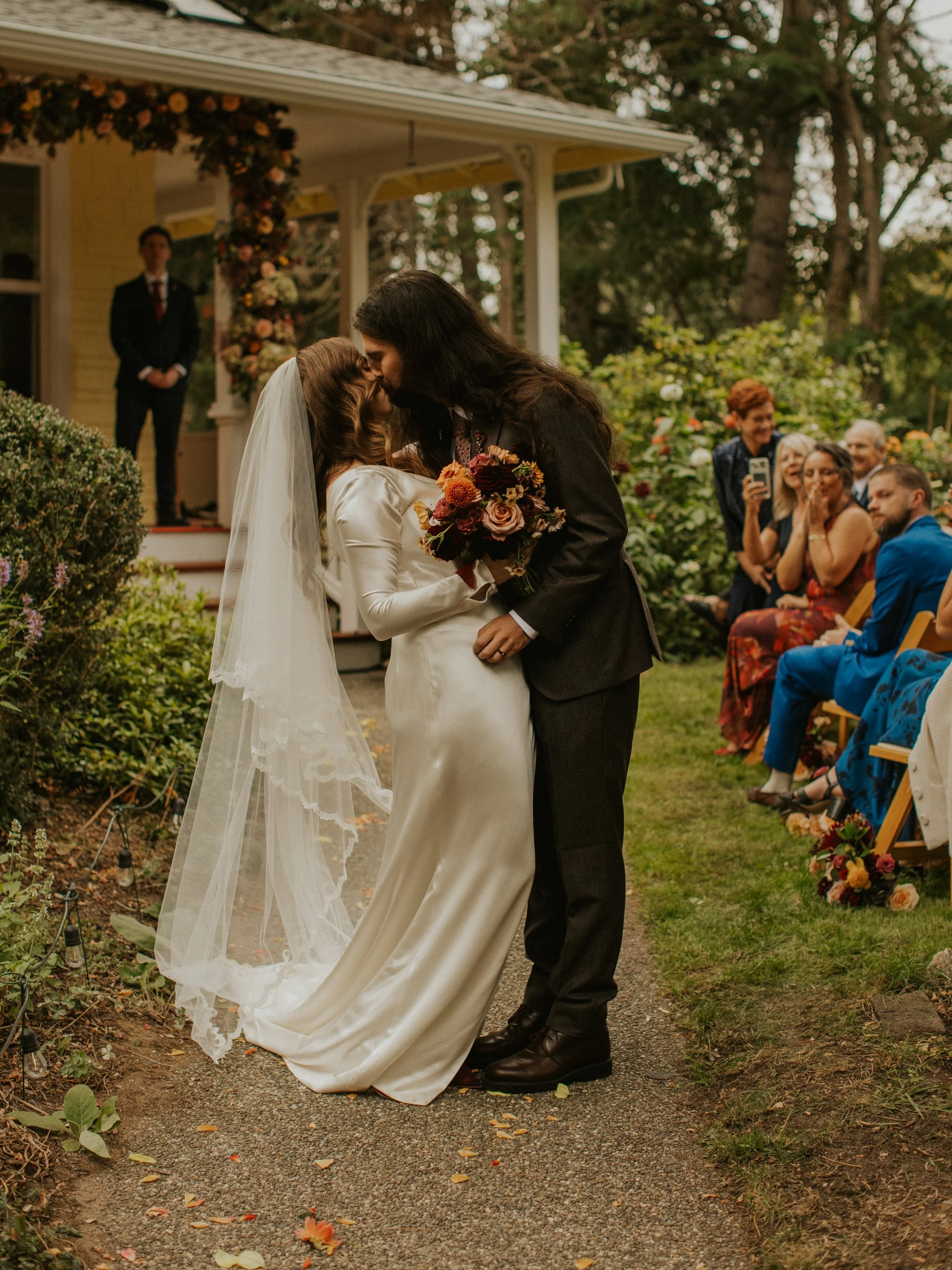 The most intimate (almost) fall wedding for Audrey + Sean! 

So many thoughtful touches and details went into making this day so special 🥹💛

Planning + Florals: @vividplanning 
DJ + MC @brandonghorley 
Hair @hair.by.abbyshark 
MU @juicybeautyglowll