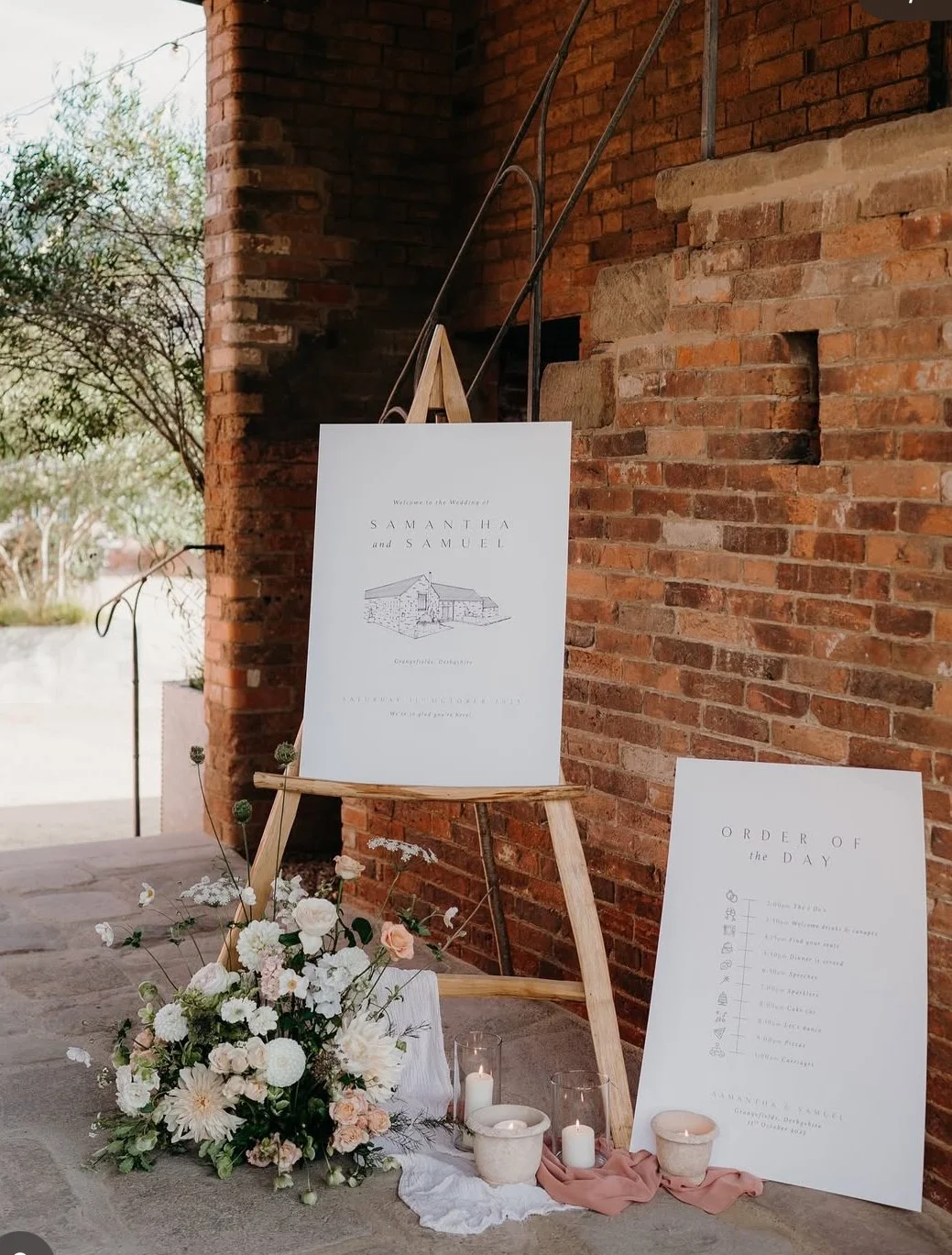 welcome sign arrangement