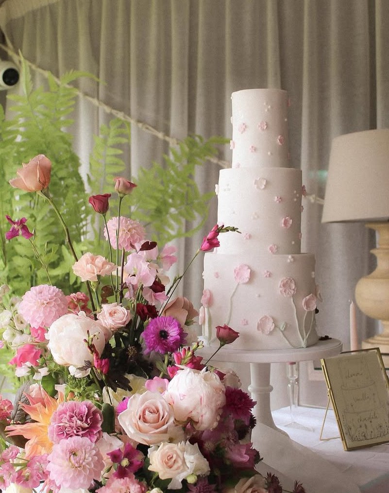 Floral cake meadow- Wedding florist