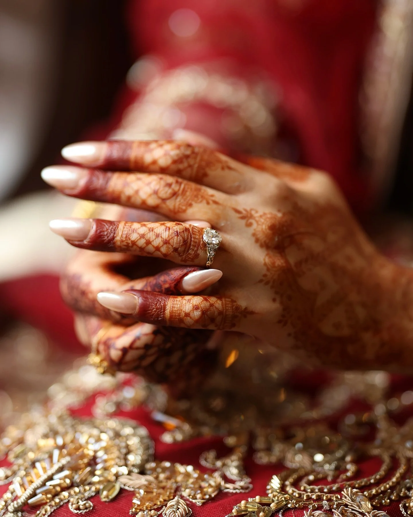 It was an honour to work with Najim to create Anisa&rsquo;s engagement ring 💍&hearts;️

He chose this beautiful slender oval diamond, and we detailed the shoulders with overlapping leaves and a mix of marquise and round diamonds - I love the subtle 