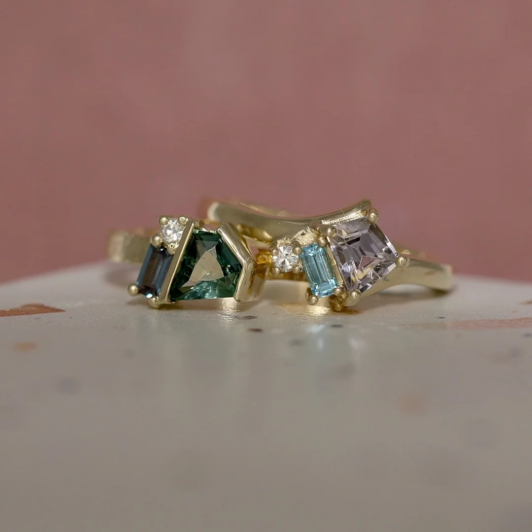 Claire &amp; Julia&rsquo;s engagement rings have been greeting visitors to my website homepage for a while now, but it&rsquo;s about time they were featured here! What a cute pair 🥰

Julia&rsquo;s ring features a shield shaped teal sapphire from Mon