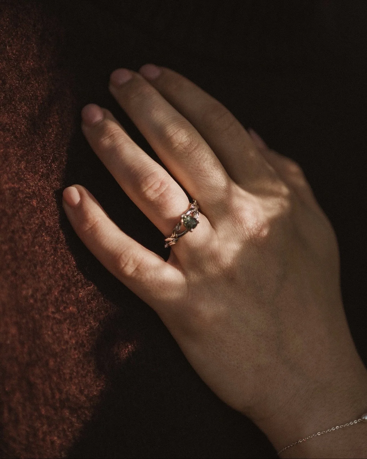 Dappled sunlight on Fern&rsquo;s engagement ring, captured by @moorandmoon_ the day after she said yes! 🍃🌿

It was a joy working with Carl to come up with this design, inspired by nature and featuring elegant leaves curving around the band. We scat