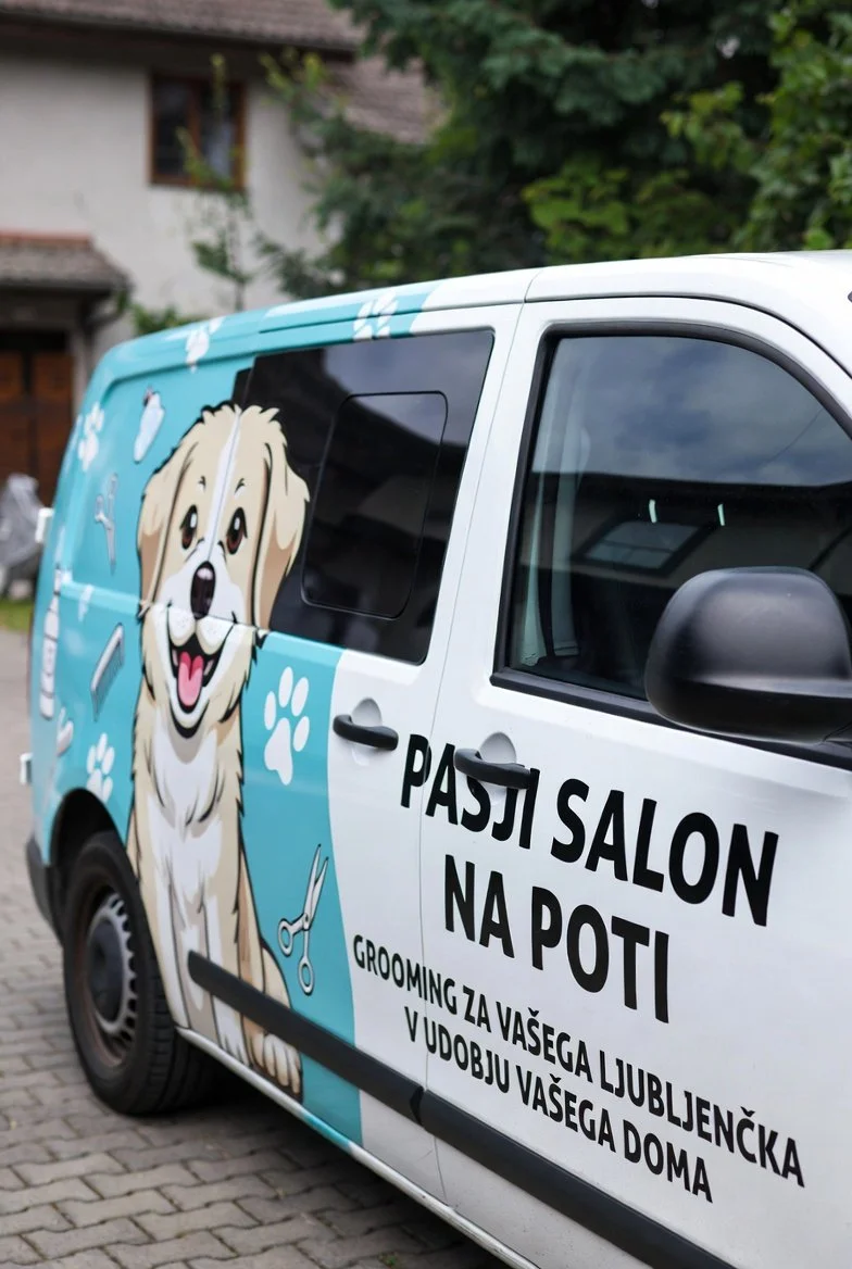 Celostna polepitev kombija z reklamnim tiskom – Grafster