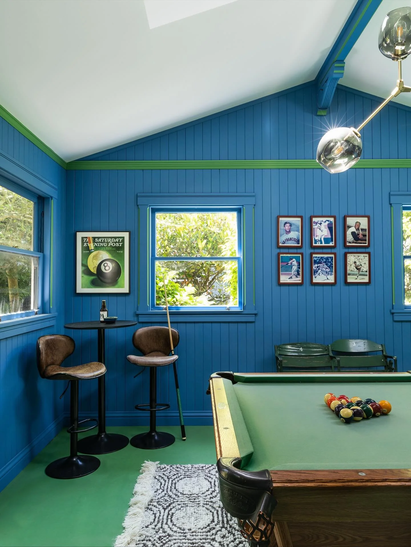 Ready for happy hour? 🍻 

Design | @retirodesign.co 
Photography | @kuohphotography 

#gameroom 
#interiordesign 
#designwithcolor 
#californiahomes 
#retirodesignco