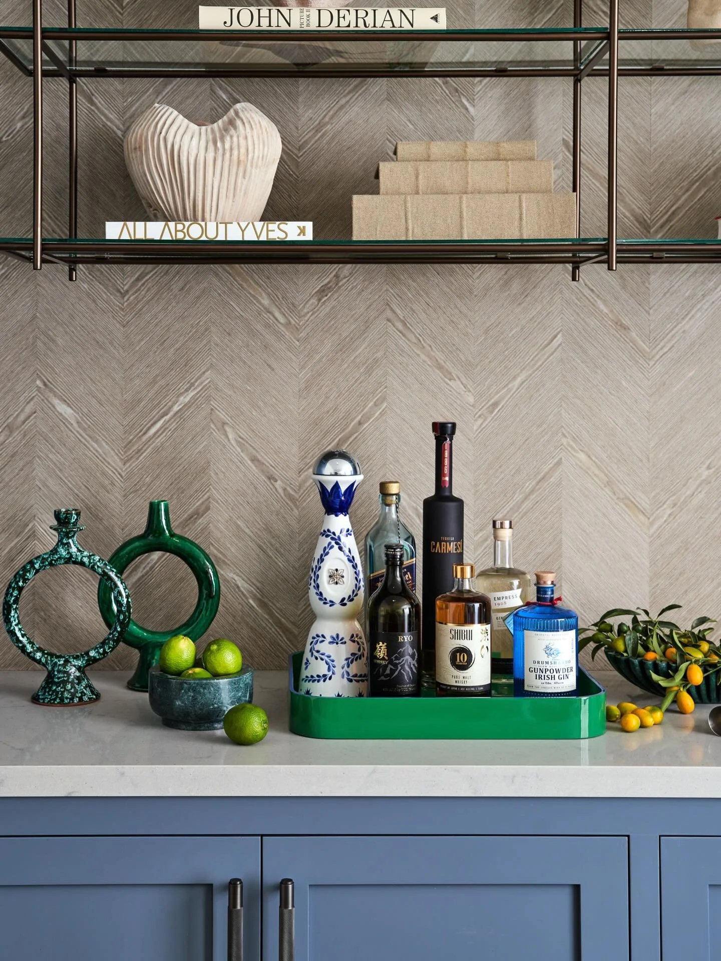 Bar scenes. 

Wallpaper, tile or stunning stone make for the perfect home bar backdrop. 

Design | @retirodesign.co 
Photography | @kuohphotography 

#homebar 
#luxuryhomes
#interiordesign 
#onyx