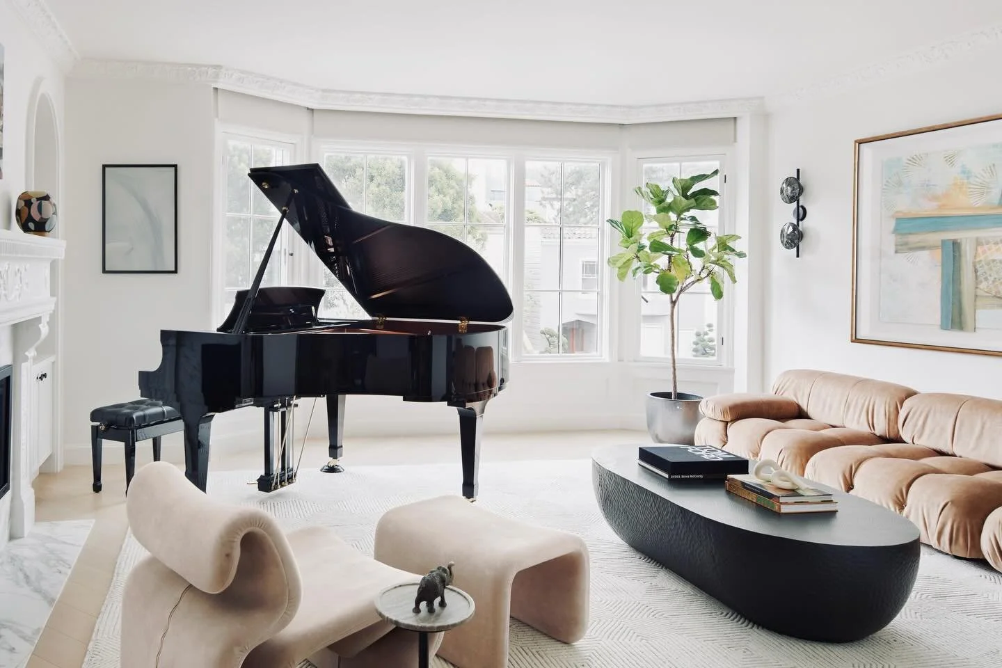 Style and relaxation aren&rsquo;t mutually exclusive. Everything falls into place with thoughtful curation of palettes, textures and statement pieces. 

Design | @retirodesign.co 
Photography | @kuohphotography 

#livingroomdesign 
#sophisticatedlivi