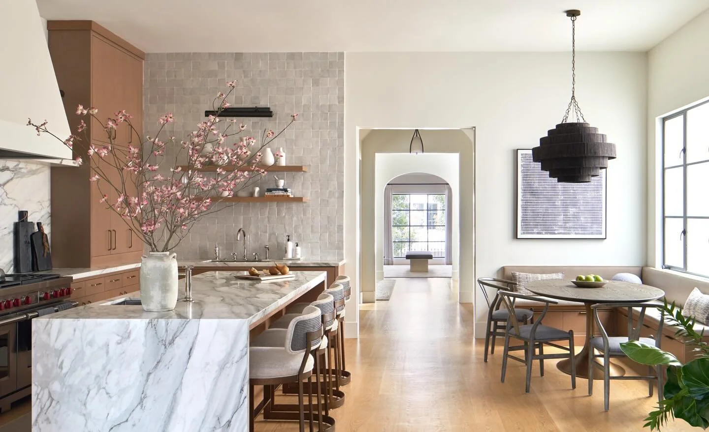 Wood cabinets in the kitchen are a timeless classic. Rift white oak and walnut in matte finishes are warm and inviting. 

Design | @retirodesign.co 
Photography | @kuohphotography 
Styling | @jodyblainemoon 

#woodkitchen 
#luxuryhomes 
#kitchendesig