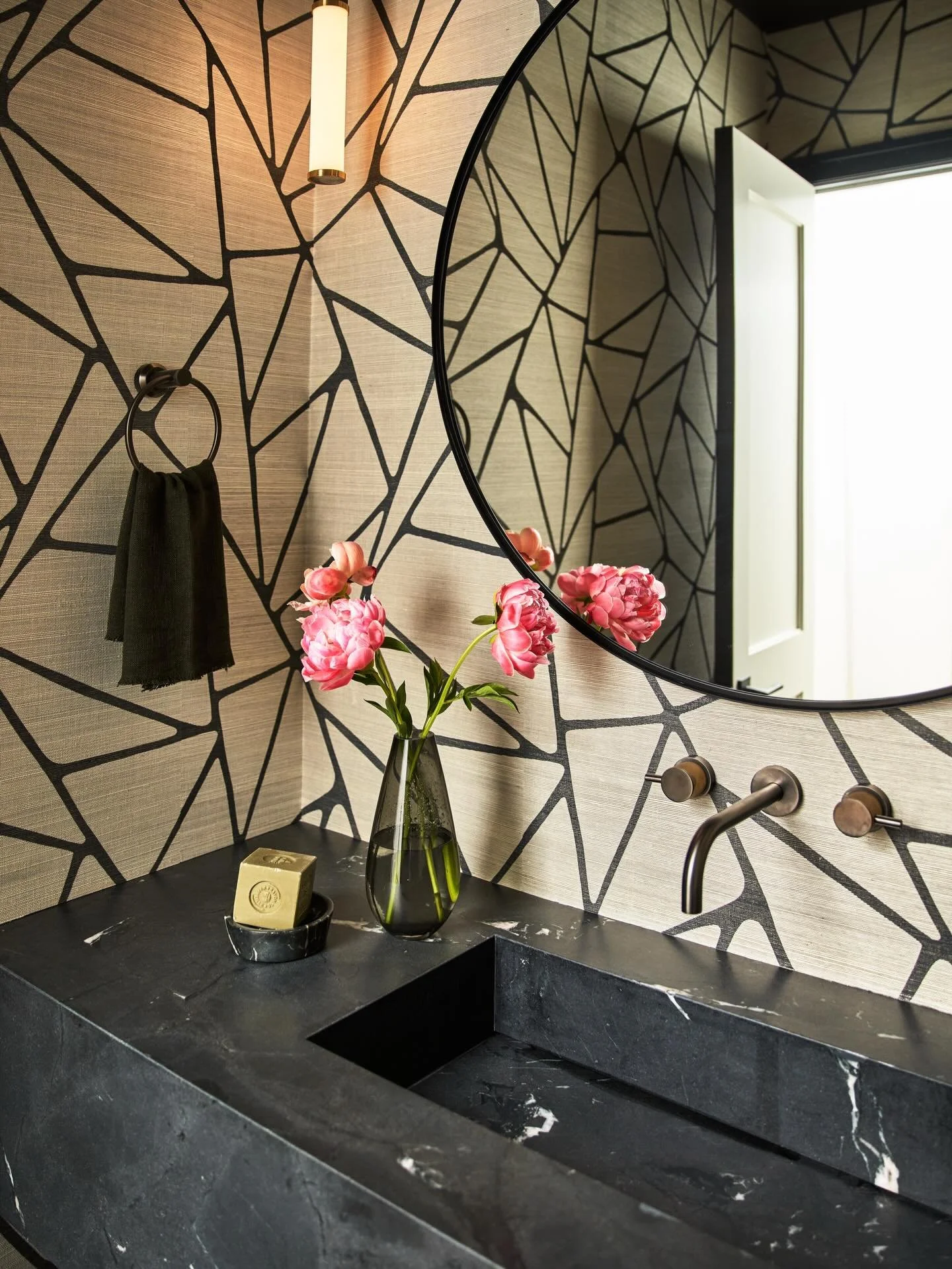 Moody, modern and dramatic.  Make a big statement in a small space. 

Design | @retirodesign.co 
Photography | @kuohphotography 
Styling | @matador_studio 

#powderroomdesign 
#moodyinteriors
#statementwallpaper 
#retirodesignco
