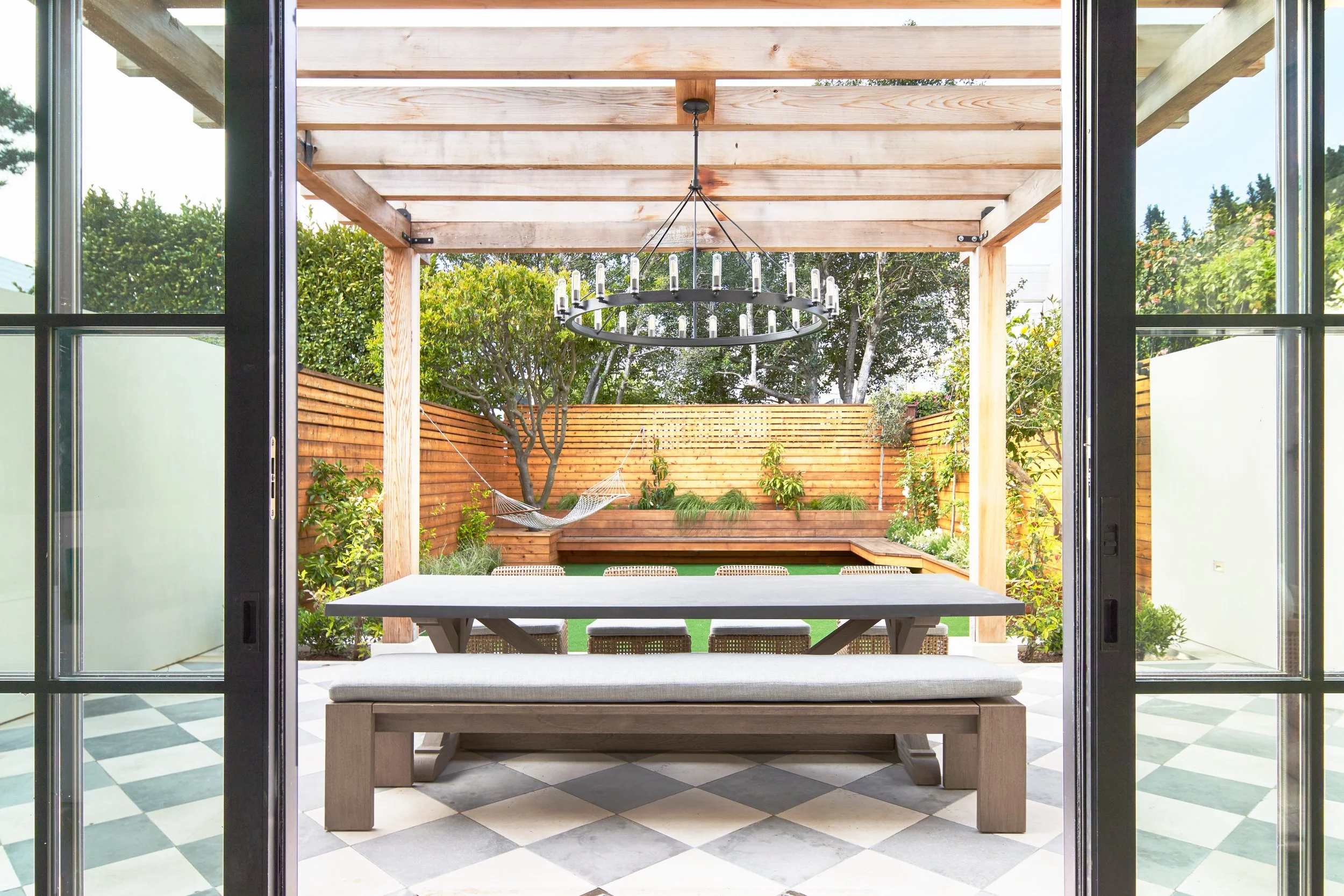 Retiro Design Co creates quietly refined interiors shaped by California’s layered landscapes. This one is in San Francisco. 