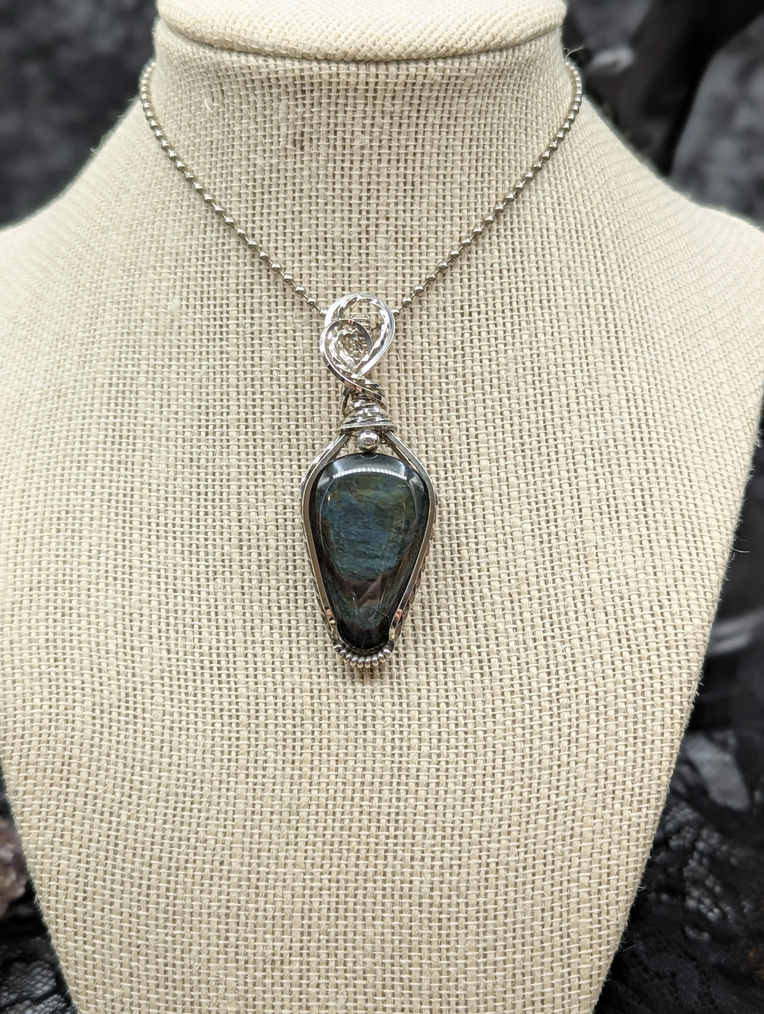 Peacock Obsidian repels negative energy and overflows with positive energy for those who carry it. It's like the sunshine through the dark stormy clouds, clearing past obstacles for a brighter future.