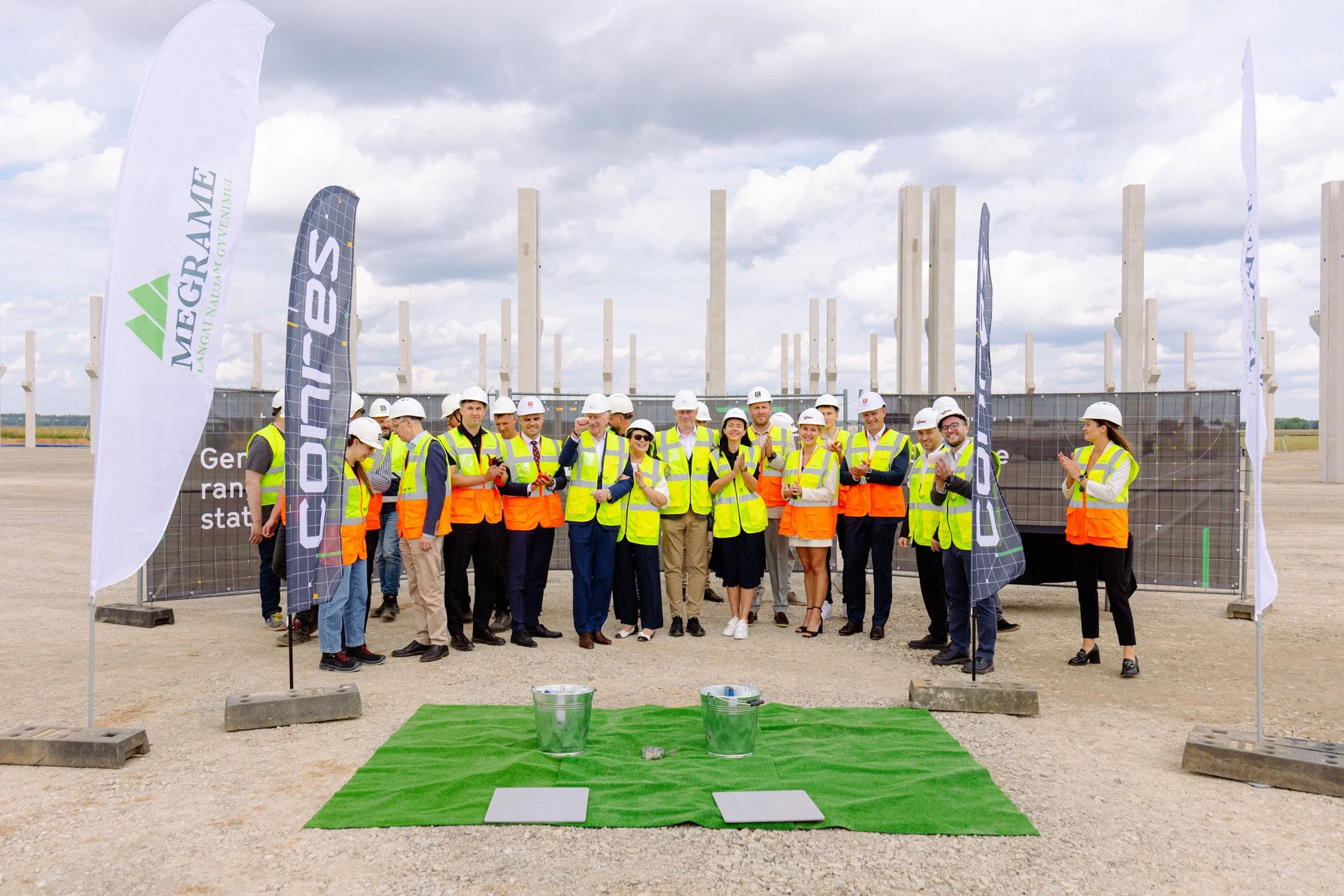 Megrame Conres112.jpg