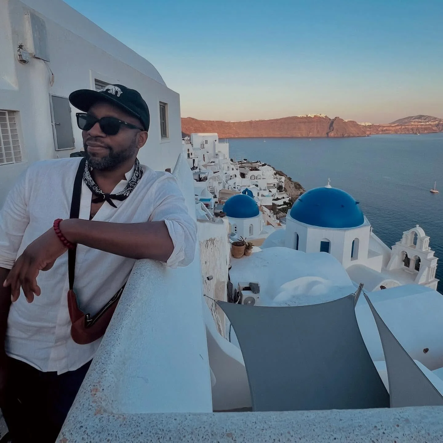 Greece!!! 🇬🇷Yo what?!!! Dipping around Athens and the Greek Islands and although Ive been to Athens before it&rsquo;s my first time seeing all these Islands (Spetsai, Santorini, Crete&hellip;) the food is sooo good, it&rsquo;s bananas beautiful, th