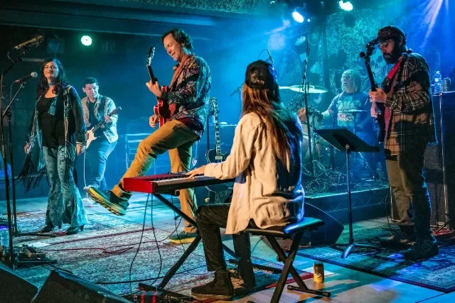 Easy Wind Acoustic @ Fox Point Farms