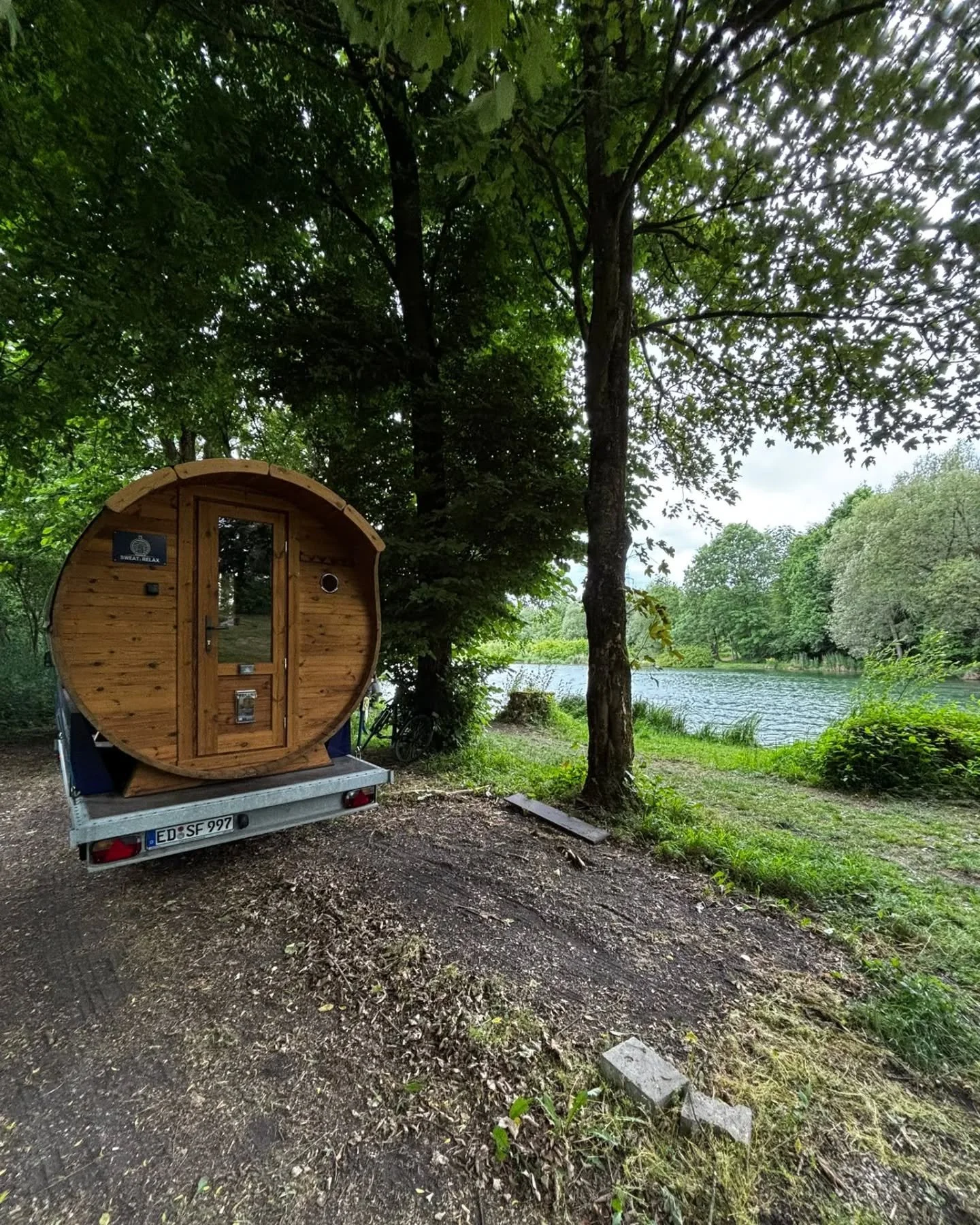 🔥 Vatertag deluxe mit den Heislweiher Fischern! 🍻
Die Jungs haben sich nicht lumpen lassen und den Feiertag gebührend gefeiert – mit ordentlich Hitze in unserer Mobilen Sauna direkt am Weiher! 🌿
Ob Aufguss, Abk&uum