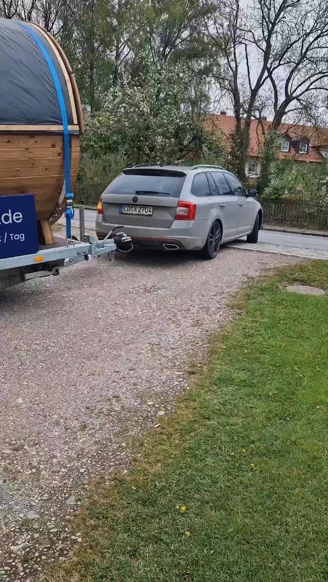 🔥 Mobile Sauna on Tour 🔥
Dieses Wochenende wird nicht nur beim Musikmachen geschwitzt! 🎶💦
Miche, wir wünschen dir und deiner Crew ganz viel Spaß – genießt die heiße Stimmung bei dem Sauwetter!
#Holzlandvibes #Nirwa