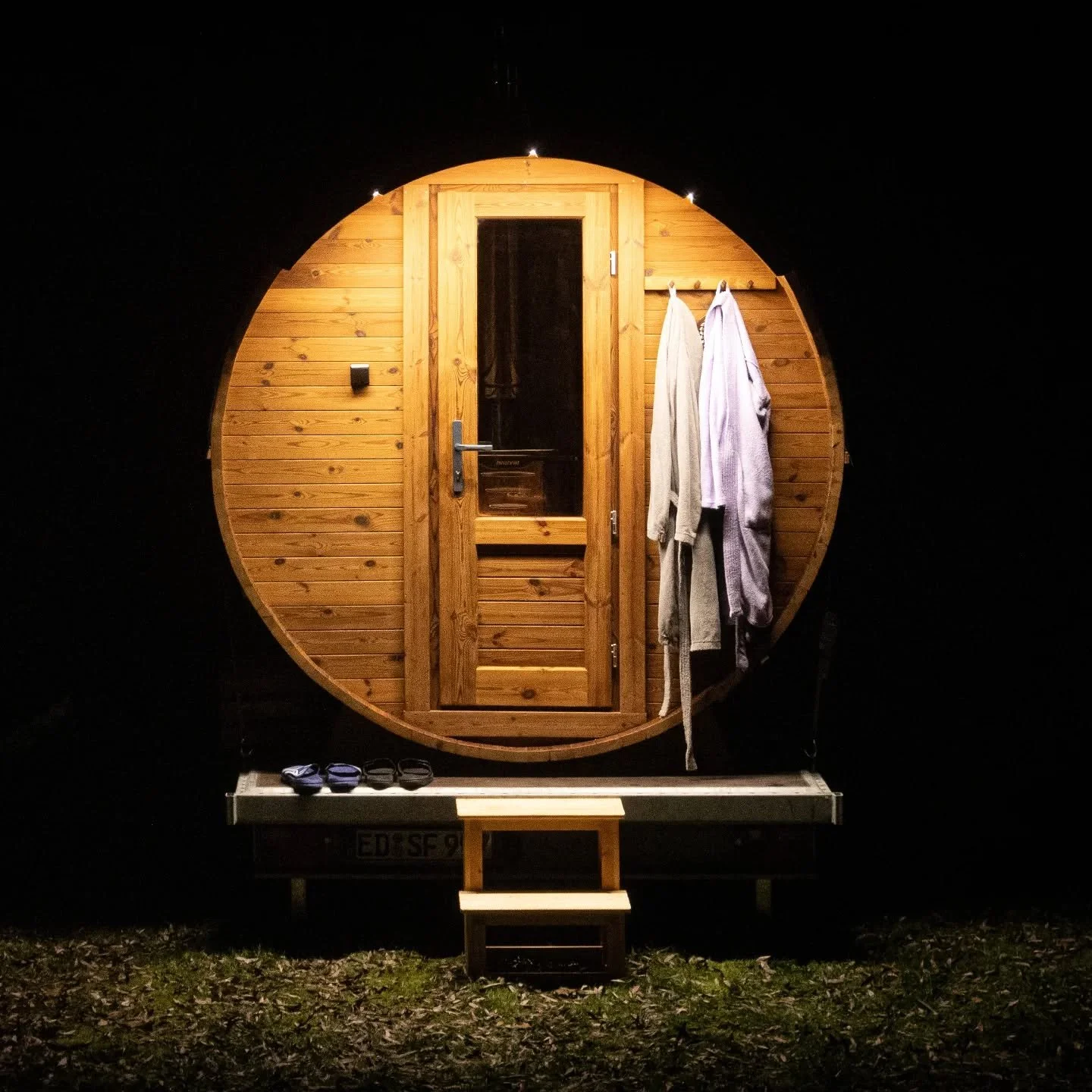 ✨ Transparente Preise für Deine mobile Sauna ✨
Entspannung muss nicht teuer sein! 💆‍♀️🔥
Unsere Preise sind fair und übersichtlich, damit Du Deine Wellness-Auszeit sorgenfrei genießen kannst:
Tagespreis: 90 € pro Tag
Ab 3