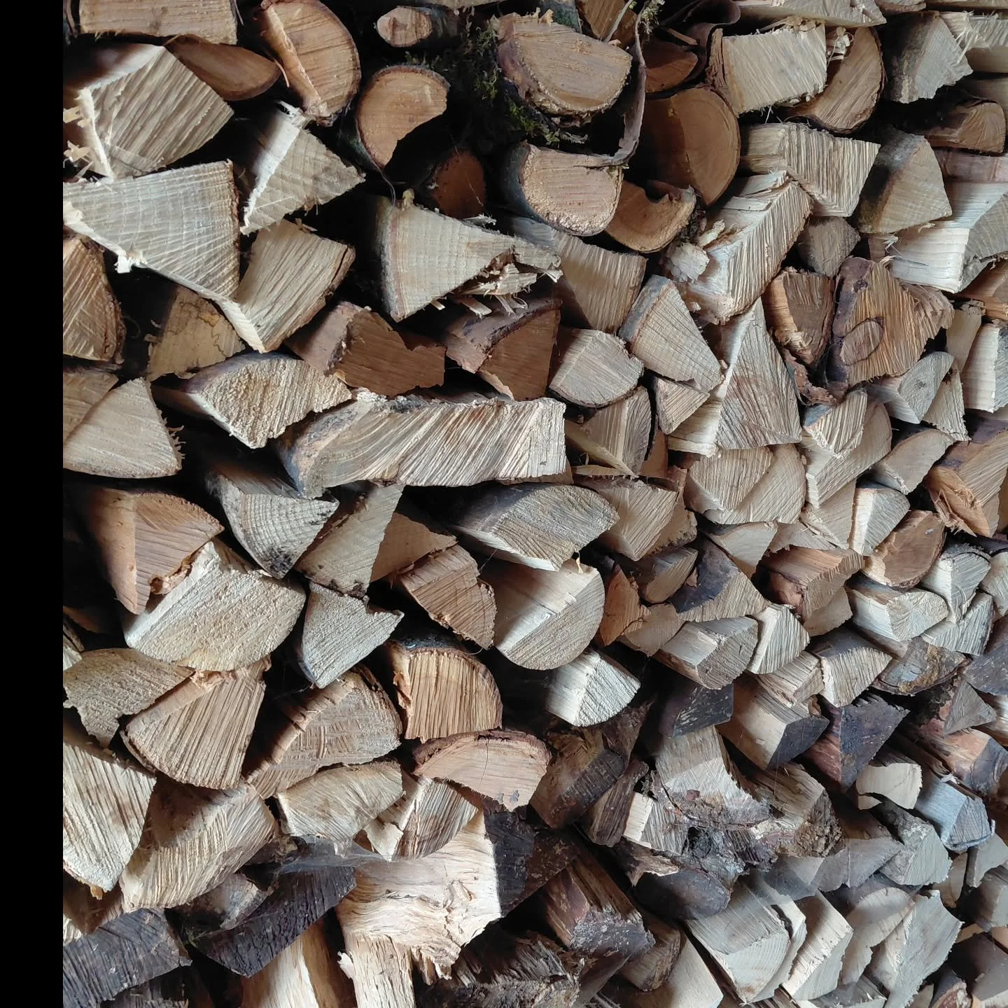 🔥Ein gro&szlig;er Holzstapel schreckt euch ab? Muss er nicht!

F&uuml;r eure Sauna-Session braucht ihr nicht erst selbst Holz organisieren &ndash; bei uns k&ouml;nnt ihr einfach&nbsp;Hartholz in handlichen Kisten&nbsp;dazubuchen. 👌😉
Preis:&nbsp;20