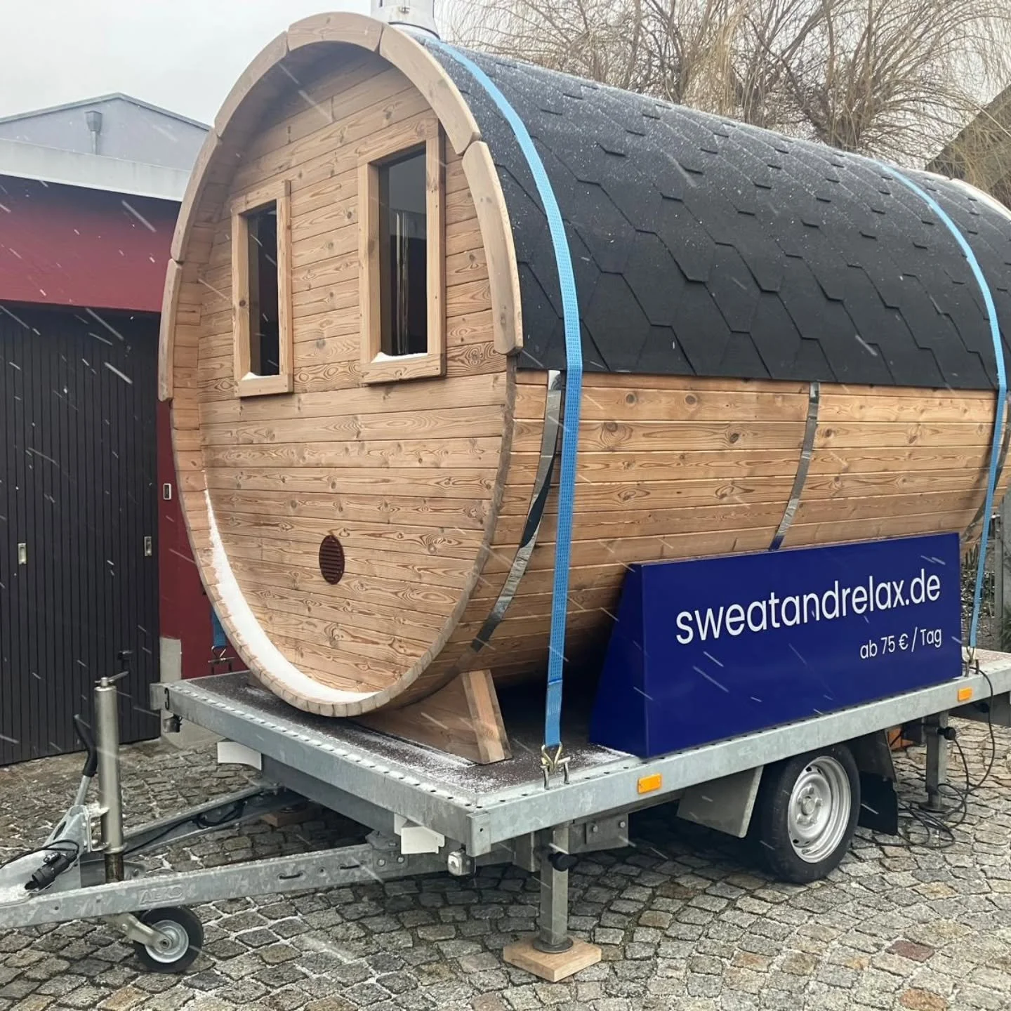 Stille Winterluft, Schnee und K&auml;lte drau&szlig;en &ndash; angenehme Hitze und Entspannung im Inneren. ❄️♨️

Unsere Mobile Sauna war &uuml;ber Weihnachten bei Nicola in Gerolfing 🎄☃️
Wir w&uuml;nschen euch einen ruhigen und entspannten Rutsch in