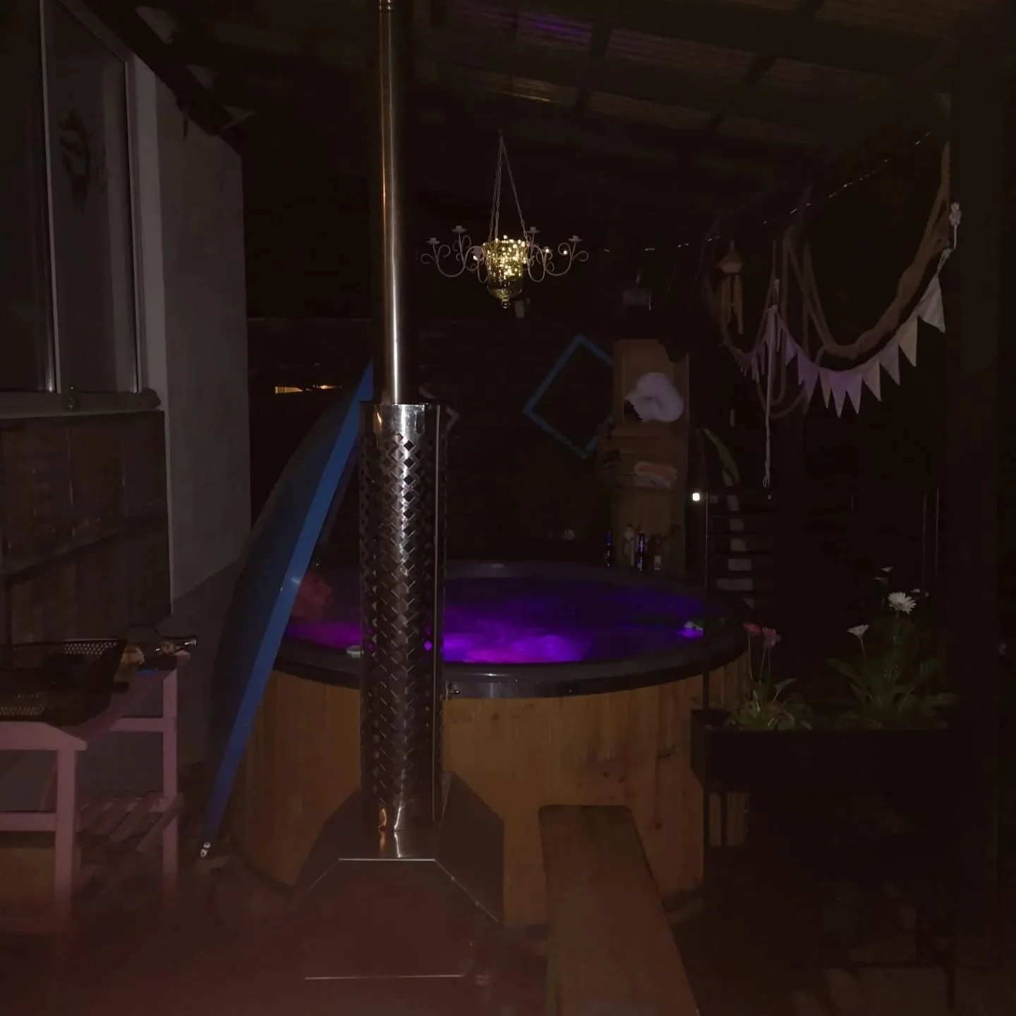 Deine Wellness-Oase wartet schon!

Gestern haben wir einen gebrauchten Whirlpool erfolgreich an seinen neuen Bestimmungsort geliefert. Kaum installiert, wurde er direkt bef&uuml;llt und auf Wohlf&uuml;hl-Temperatur gebracht &ndash; Wellnessmomente zu