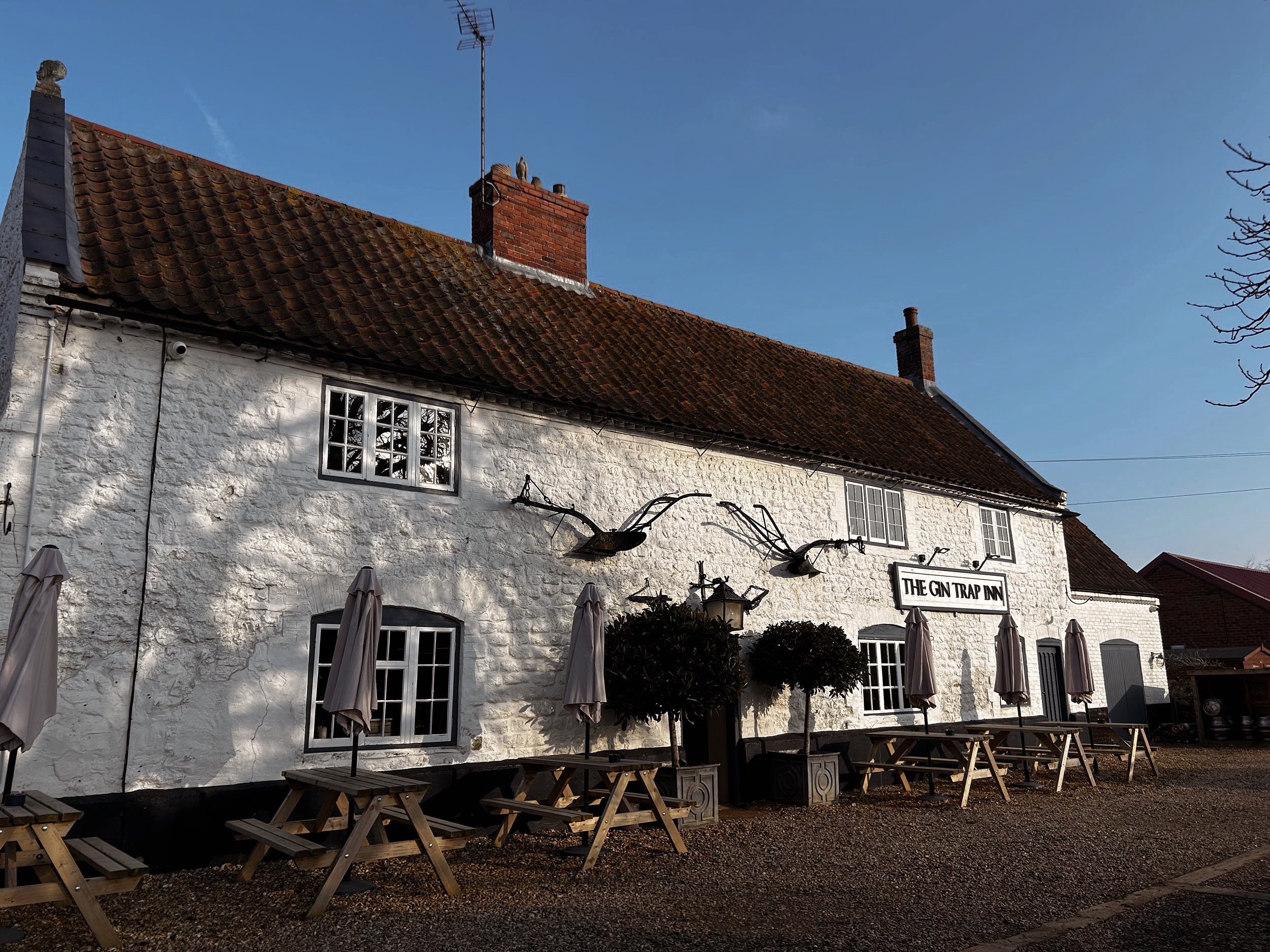 gin trap pub frontJPG.JPG