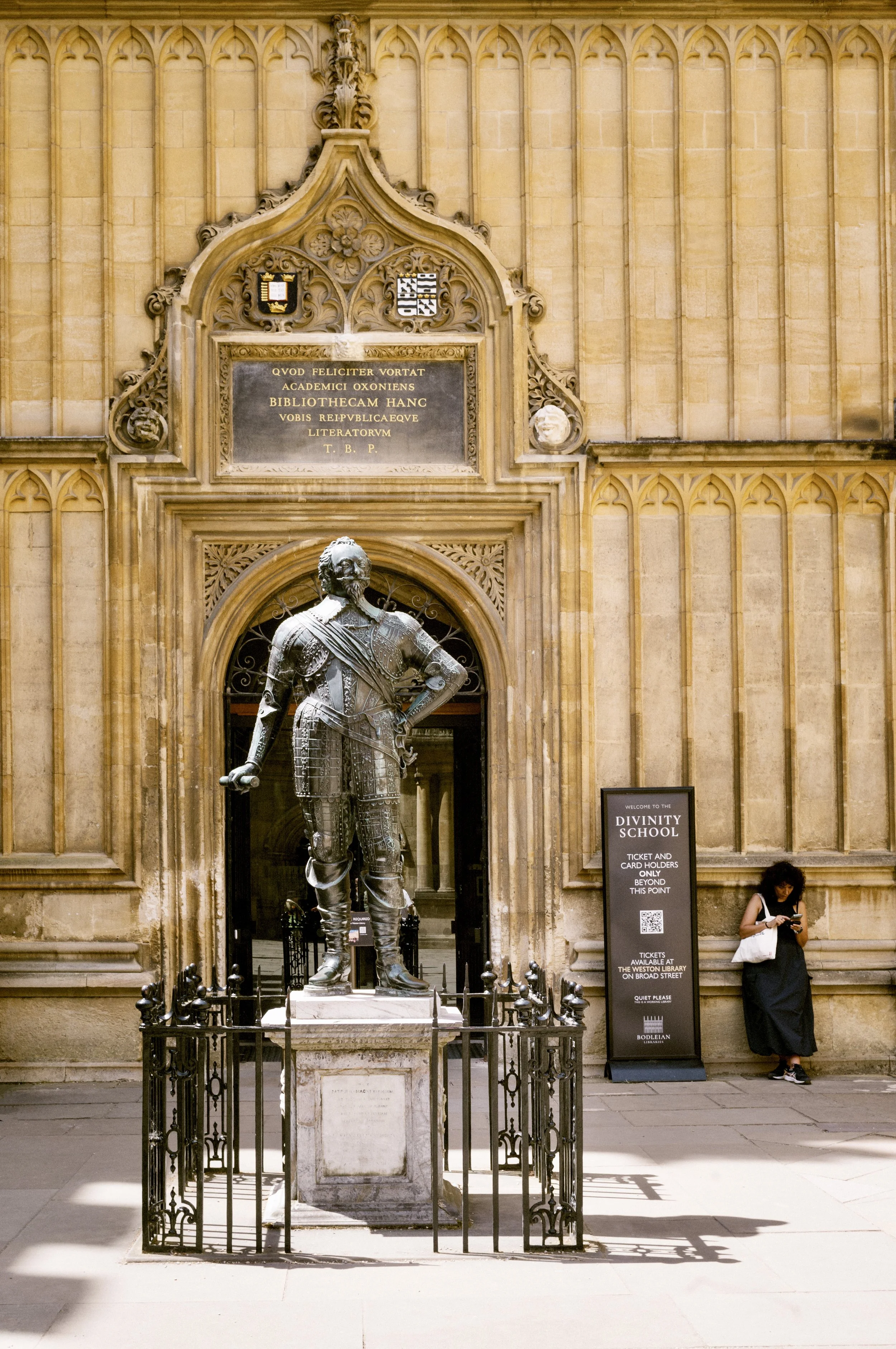 Bronze statue of the Earl of Pembroke outside the Divinity School in the Bodleian Library quadrangle, Oxford