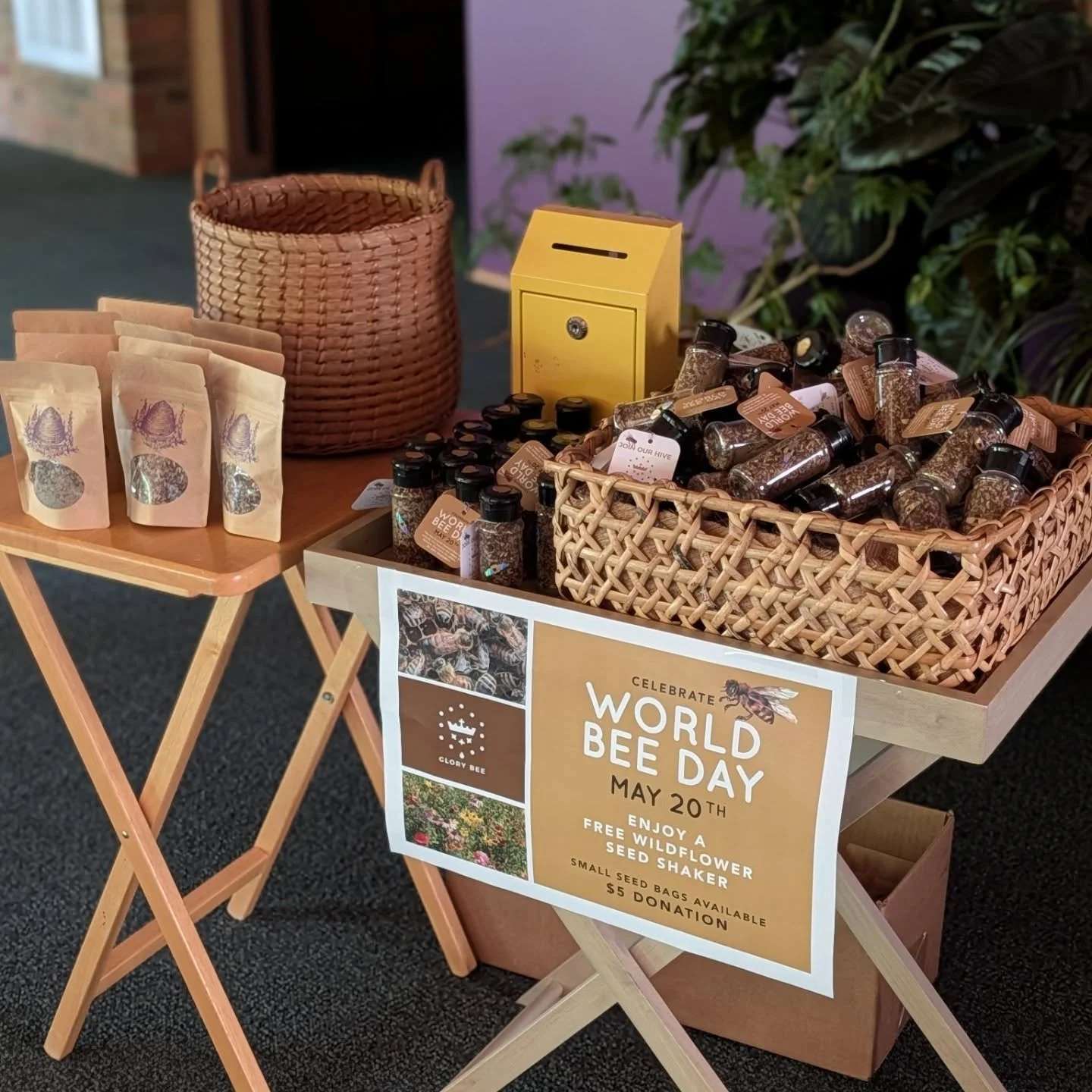 Make sure to pick up your Ohio wildflower seed shakers after Mass this weekend at @ourladyauroraoh. May 20th next week is World Bee Day. Help us celebrate and plant some wildflowers for our pollinators!
🐝🐝🐝
