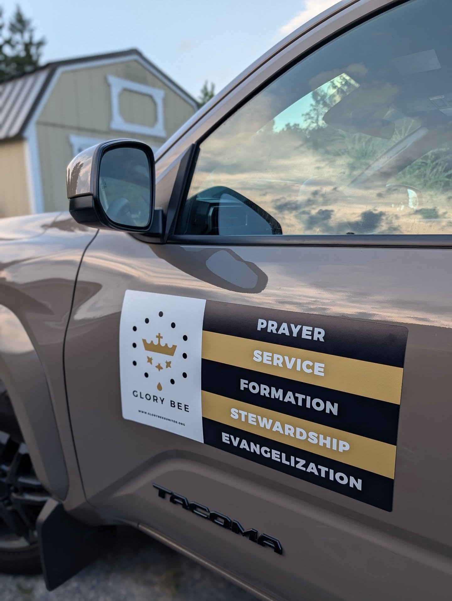 Keep an eye out tomorrow at the Aurora 4th of July parade! Glory Bee will be helping to haul parishioners and maybe popcorn as part of the @ourladyauroraoh parade team! Decorating the truck super early in the morning to beat the heat! 🐝🇺🇸🐝🇺🇸🐝?