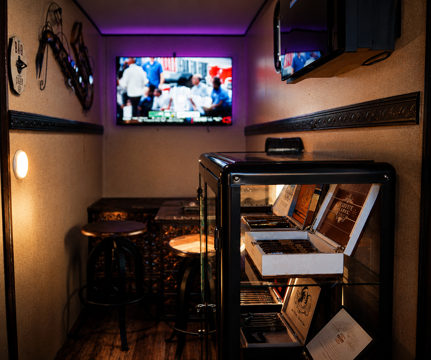 Inside Lounge Pic 5.png