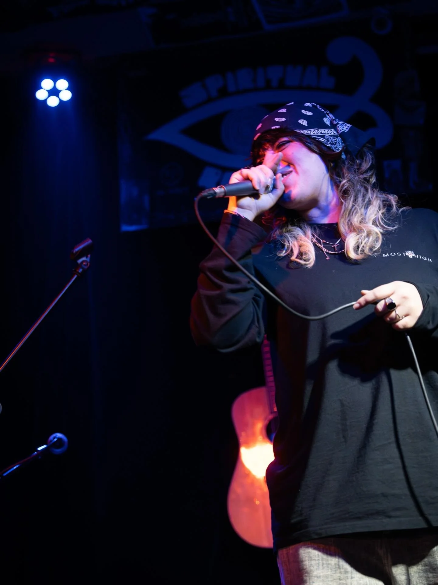 A few very quick shots of the performers at @spiritualrecords this week.

Gear used:
- Sony a7iv @sonyalpha 
- Sony 24-70mm F2.8 GM 
- Godox V1 @godox_global 
- Lightroom @lightroom

#openmicnight #livemusiclondon #londonmusicscene #unsignedartists #