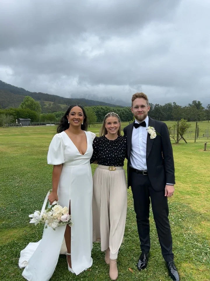 GEORGIA + DUNCAN 🤍 04.11.23

These two were such sweethearts! 

They tied the knot on a drizzly November day at the beautiful @thebarnonmelross, and even though they were not thrilled with the rain, being the two positive, calm and joyful champs the