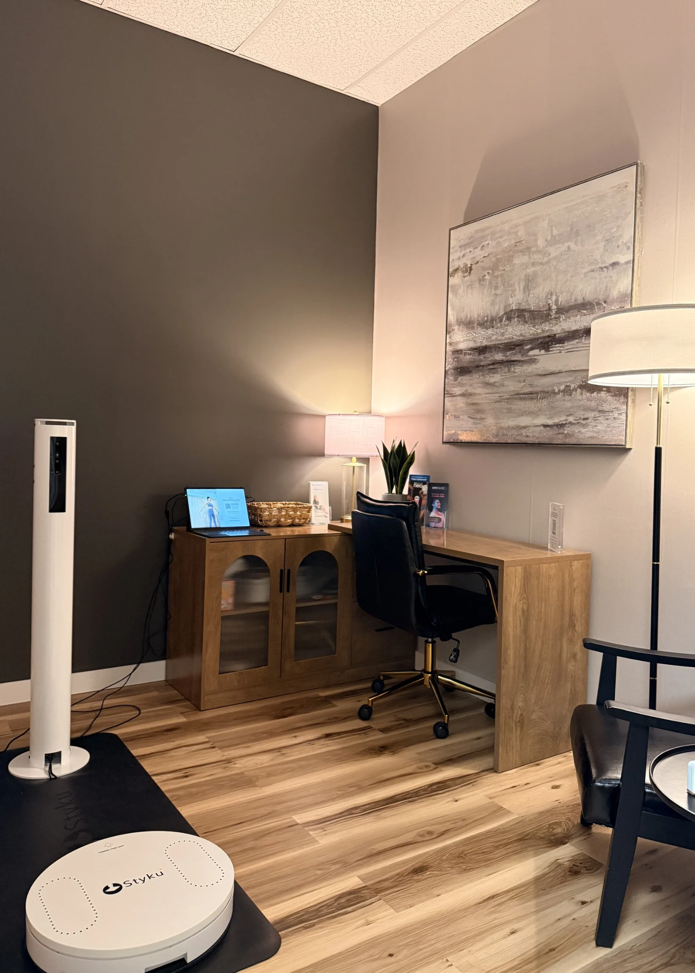 image of the intake and styku room at Urban Elite Rejuvenation and Aethetics