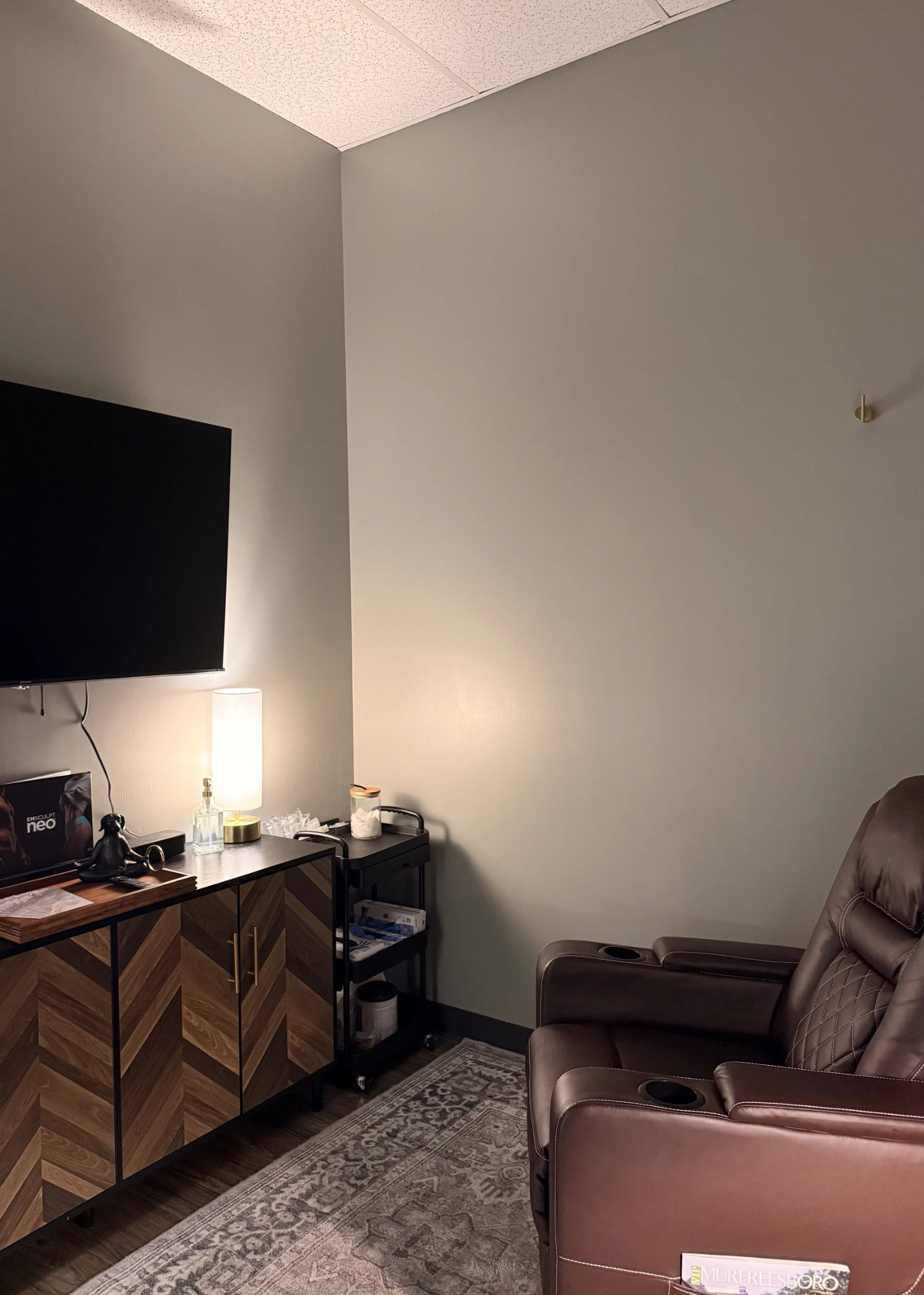 image of the IV Lounge at Urban Elite Rejuvenation and Aesthetics