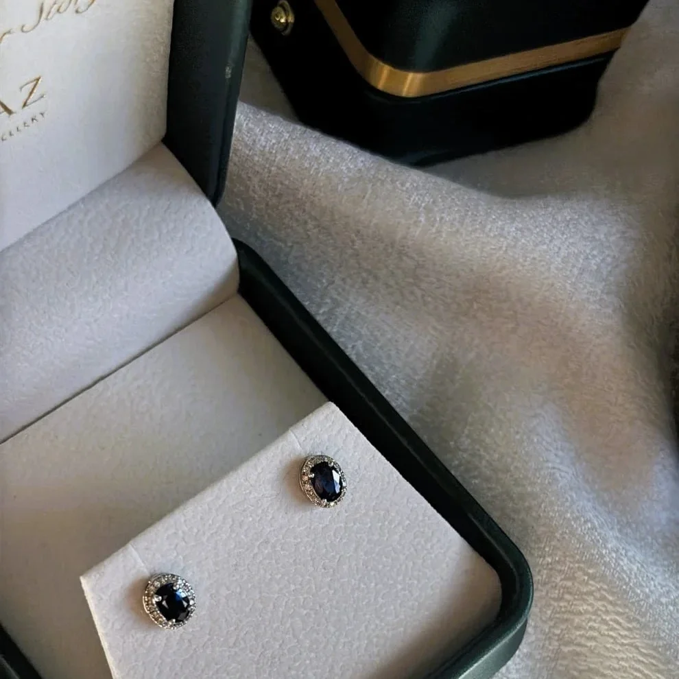 Layaz representative explaining jewellery authenticity and natural gemstone verification to a customer