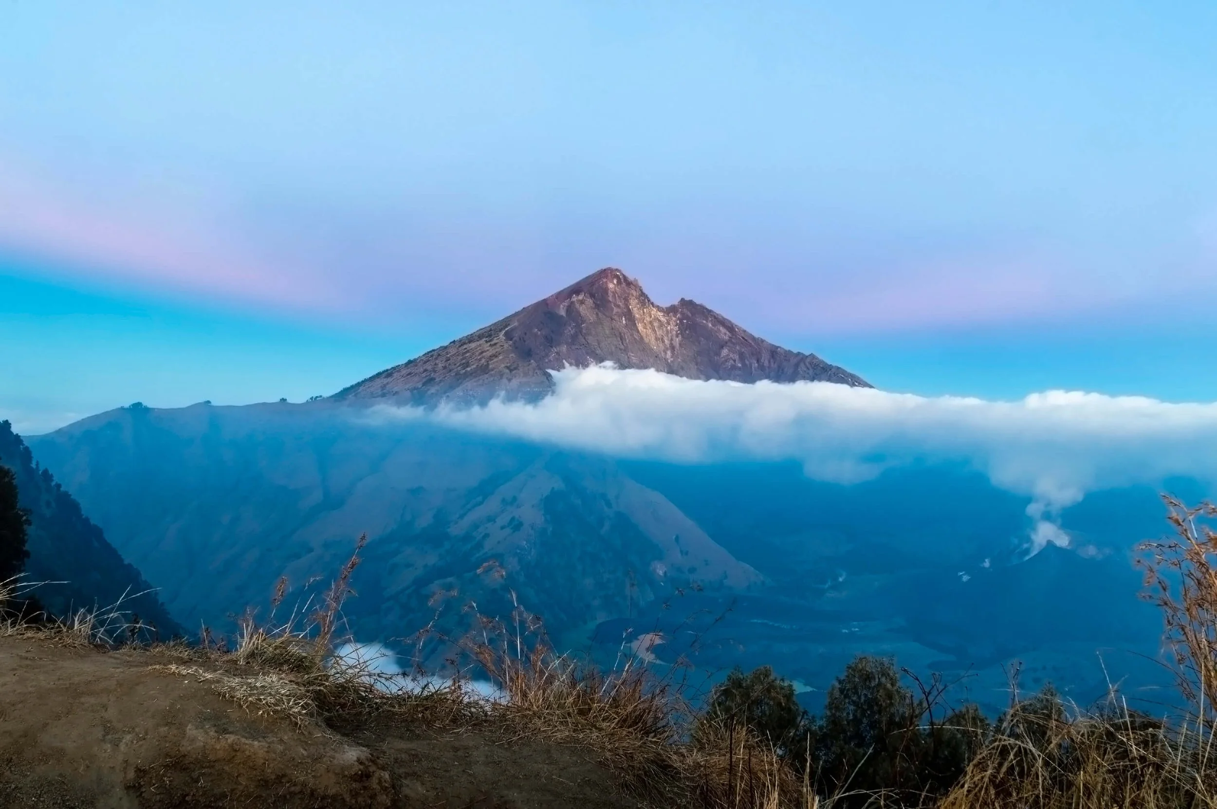 LL - MOUNT RINJANI.jpg