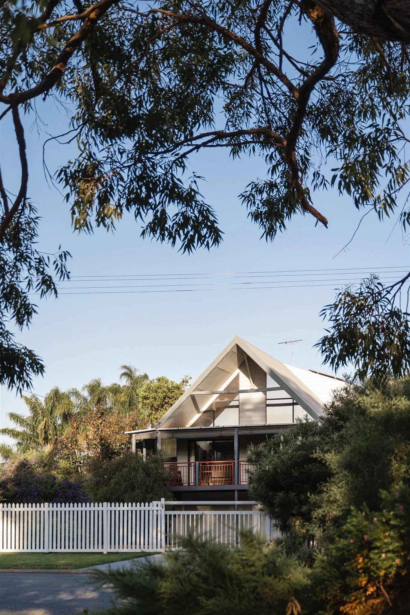 The River House Pinjarra - Boutique Riverside short stay accommodation in Pinjarra, near Dwellingup, Western Australia. Classic A-frame building set within established and secure gardens.