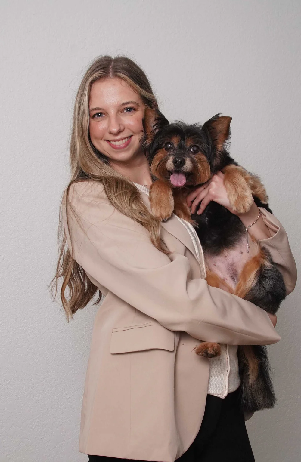 Kinley Springs therapist Fort Worth Texas with her dog Bella