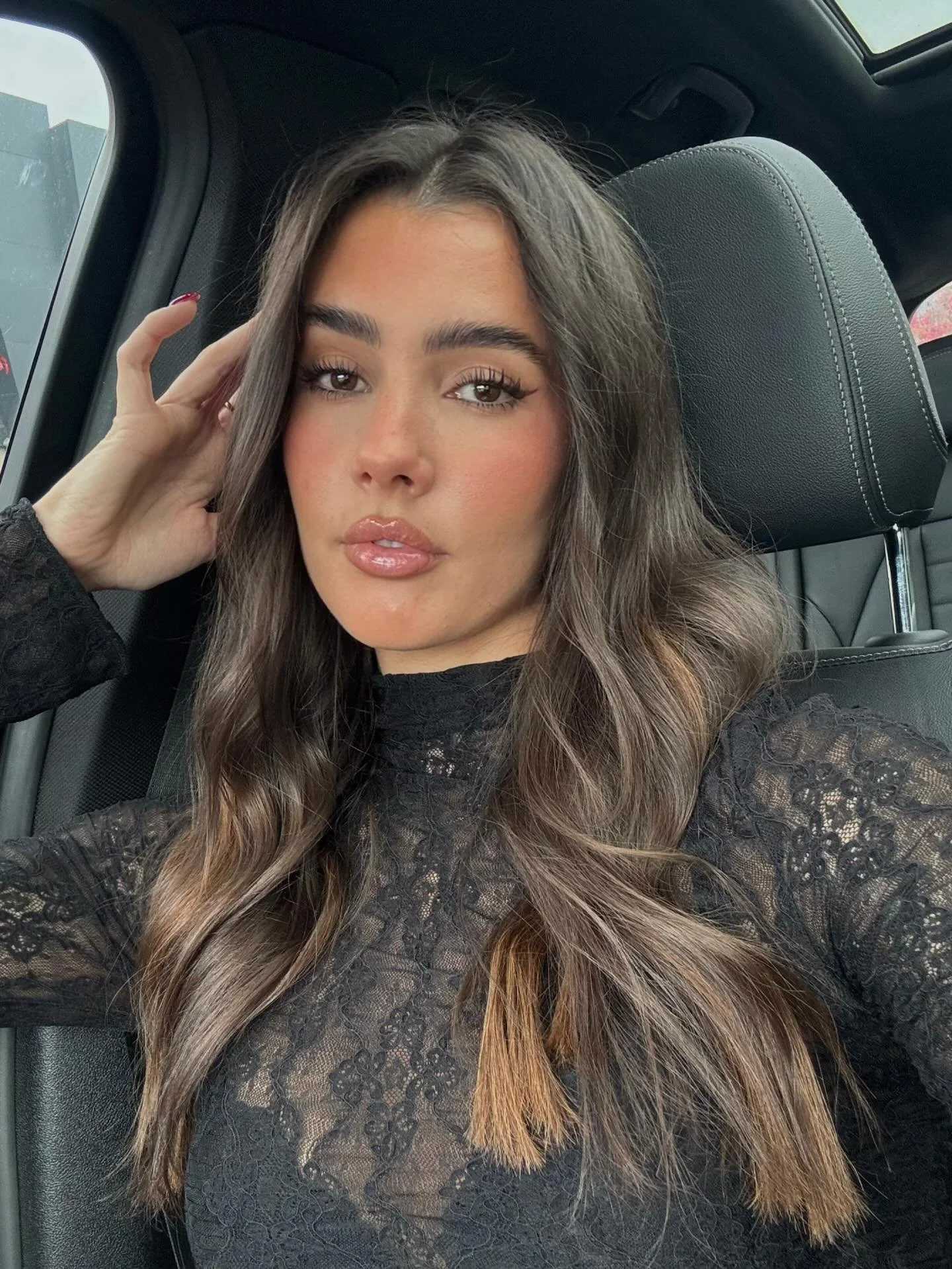 The beautiful @bellasommers off to her next event with her fresh fluffy brow makeover. Have an event coming up? Book your brow appointment on the link in the bio! 🫶 #browstylist #browmakeover #fluffybrow #browsarmadale #highstreetarmadale #browshapi