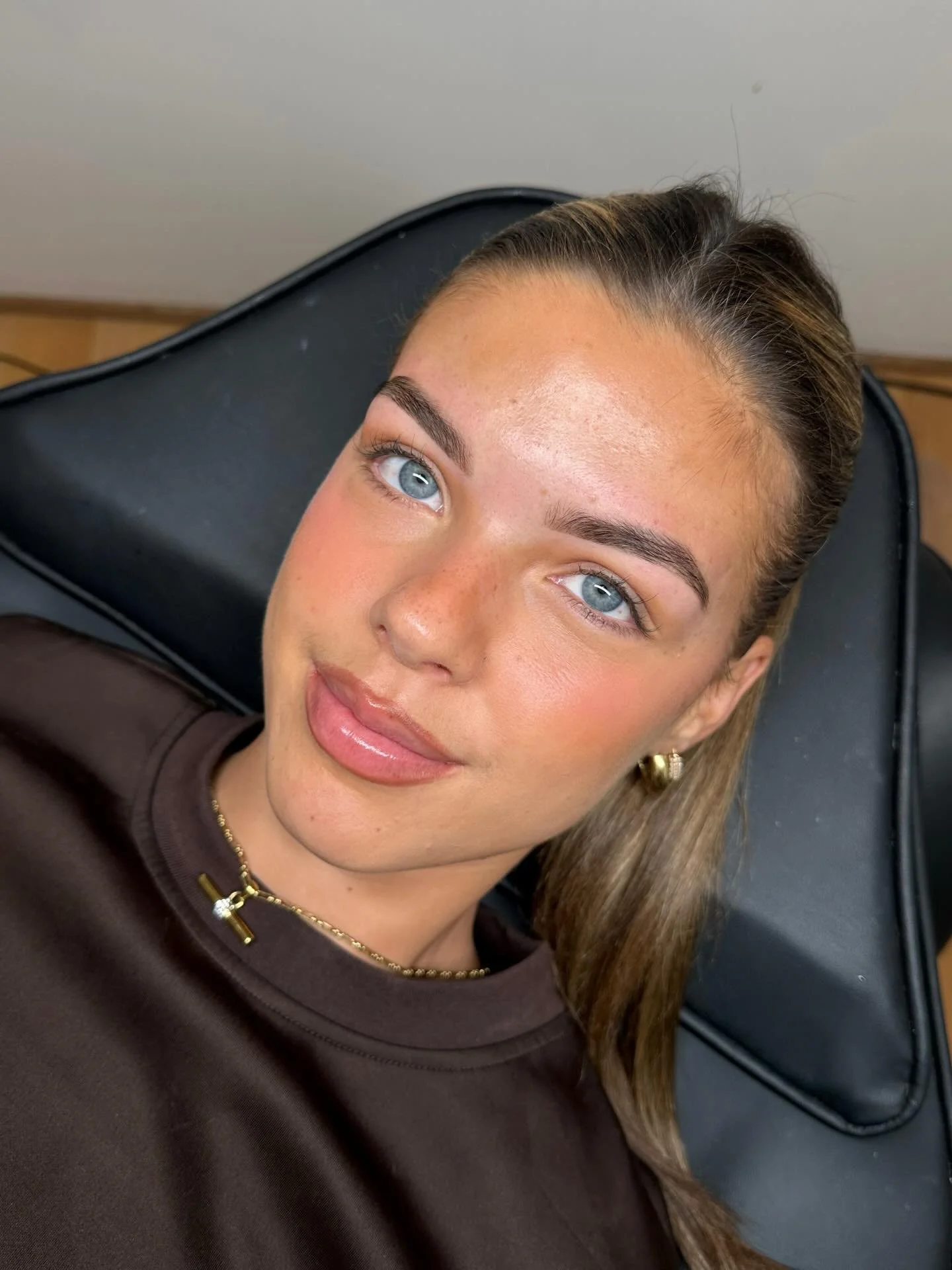 Brow Makeover with tint on the gorgeous @ella_squire #browstylist #browsarmadale #highstreetarmadale #browtint #browwaxing