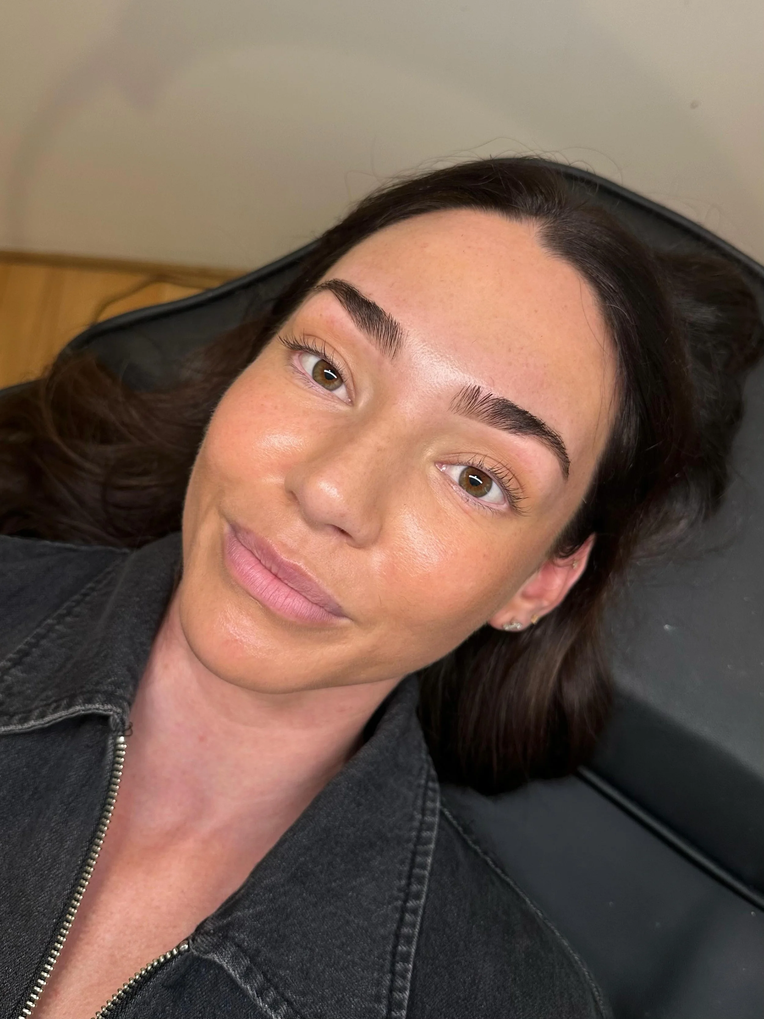 Brow Makeover on the gorgeous @dani.shreeve Book your next appointment through the Link in the bio. #browtint #browstylist #browwax #browsarmadale #highstreetarmadale