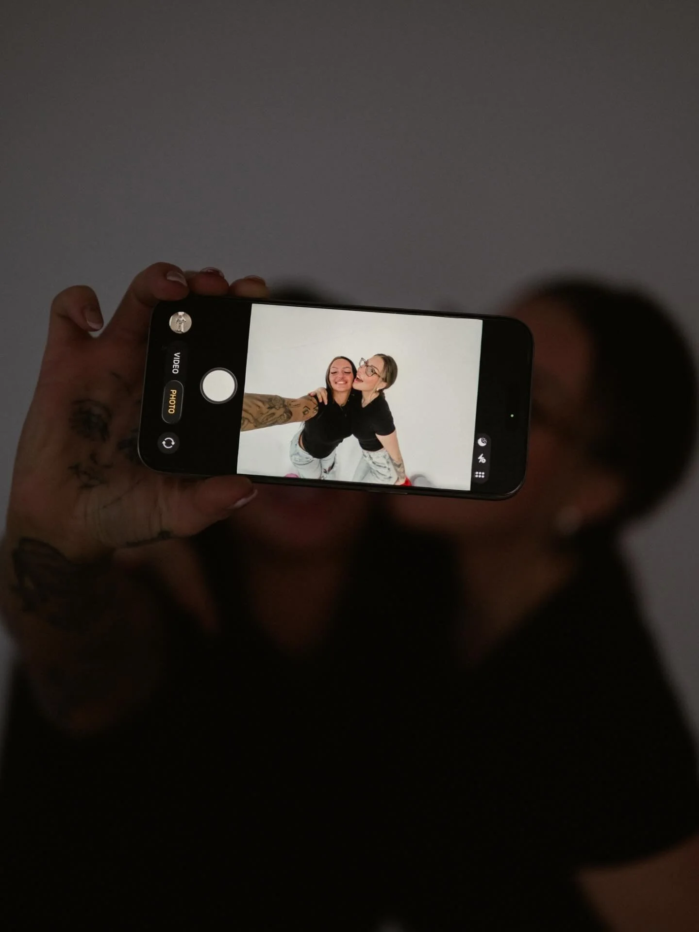 You definitely need to get your best friend and book a bestie session 💅🏻